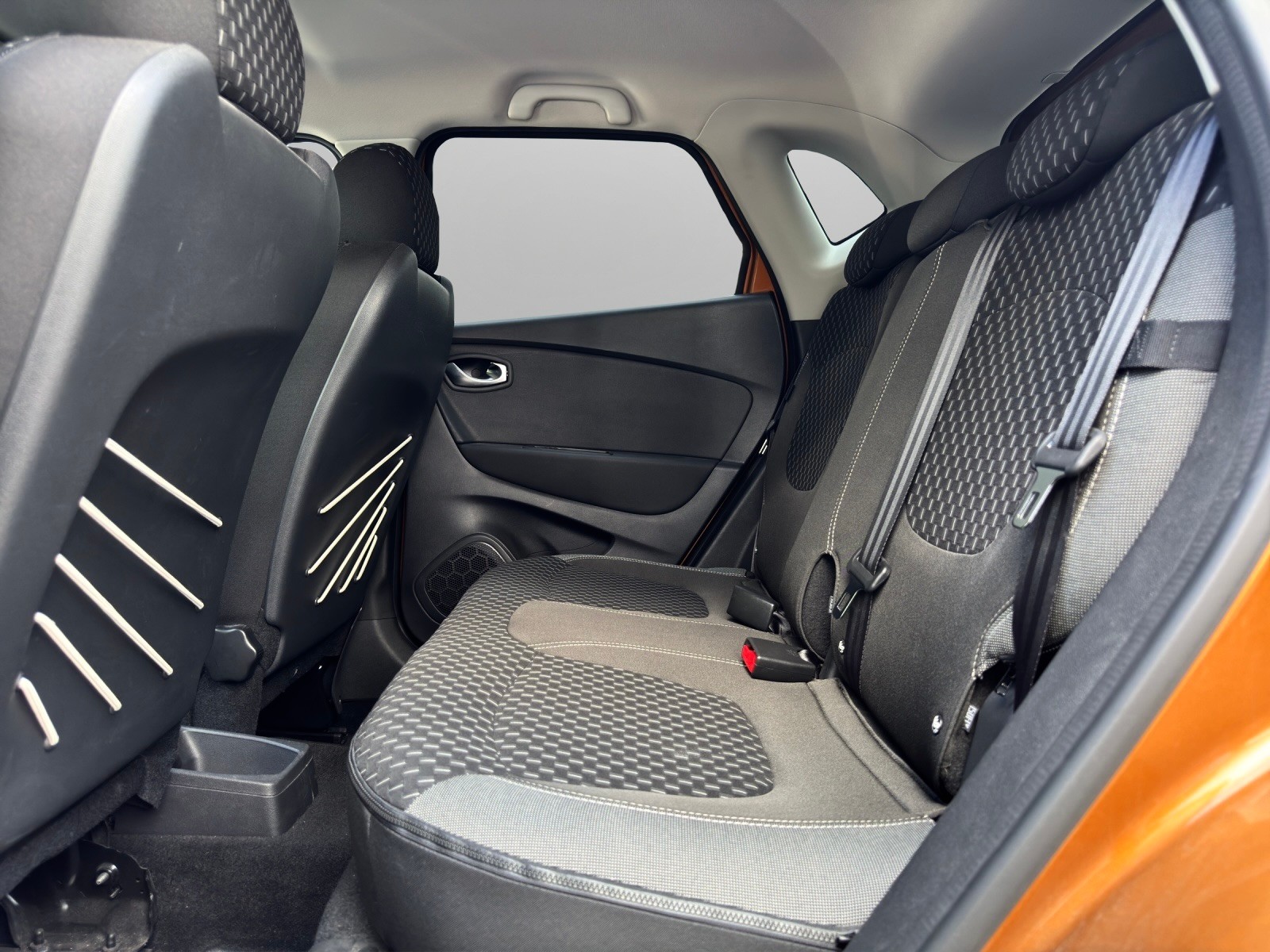 RENAULT Captur 1.3 T 16V Intens EDC-image-10