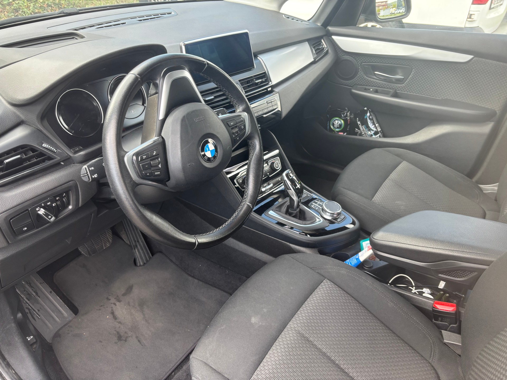 BMW 218d xDrive-image-2