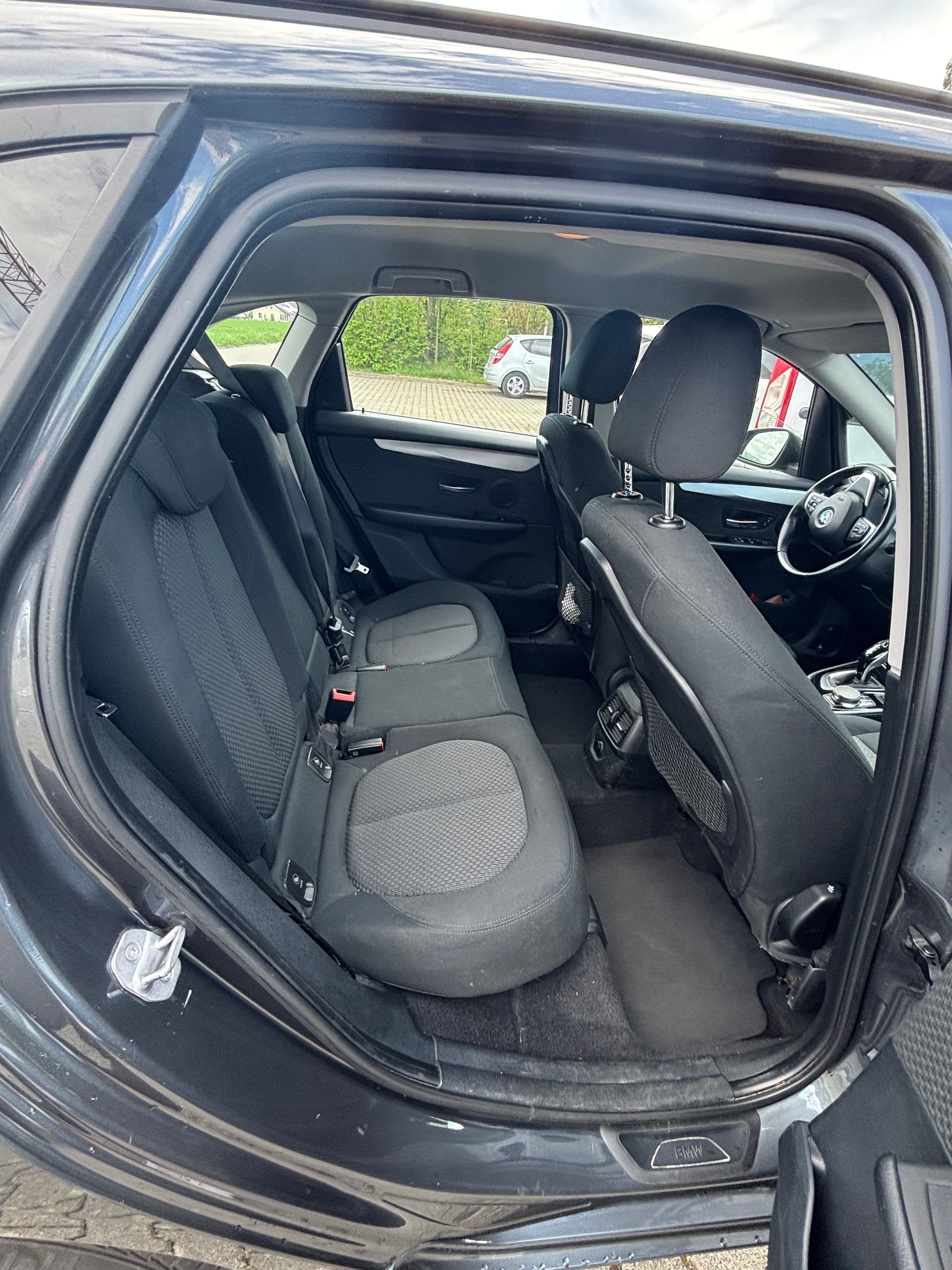 BMW 218d xDrive-image-3