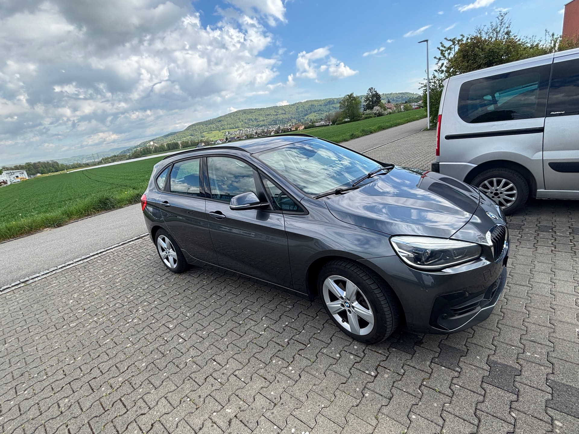 BMW 218d xDrive-image-4