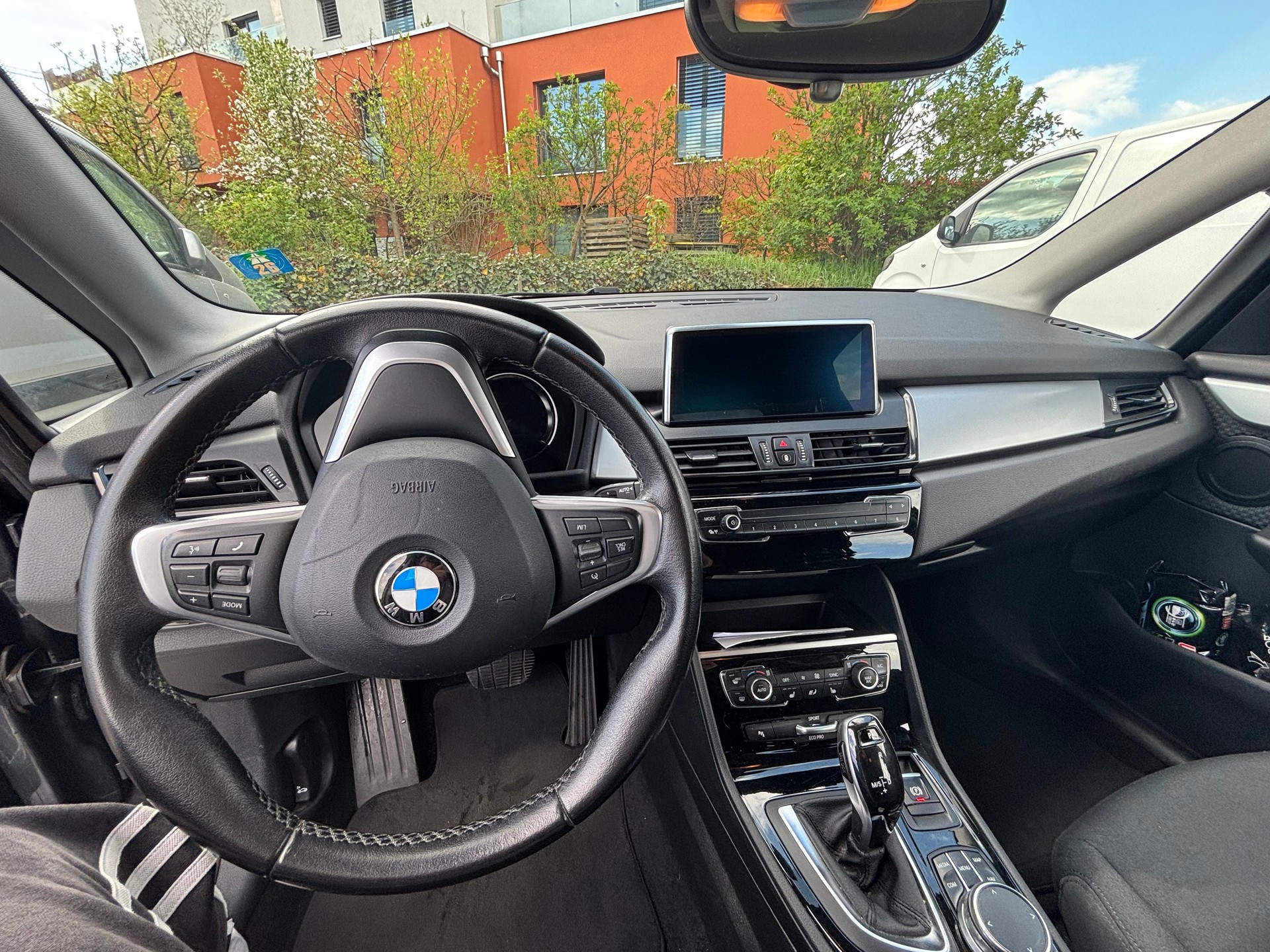 BMW 218d xDrive-image-1