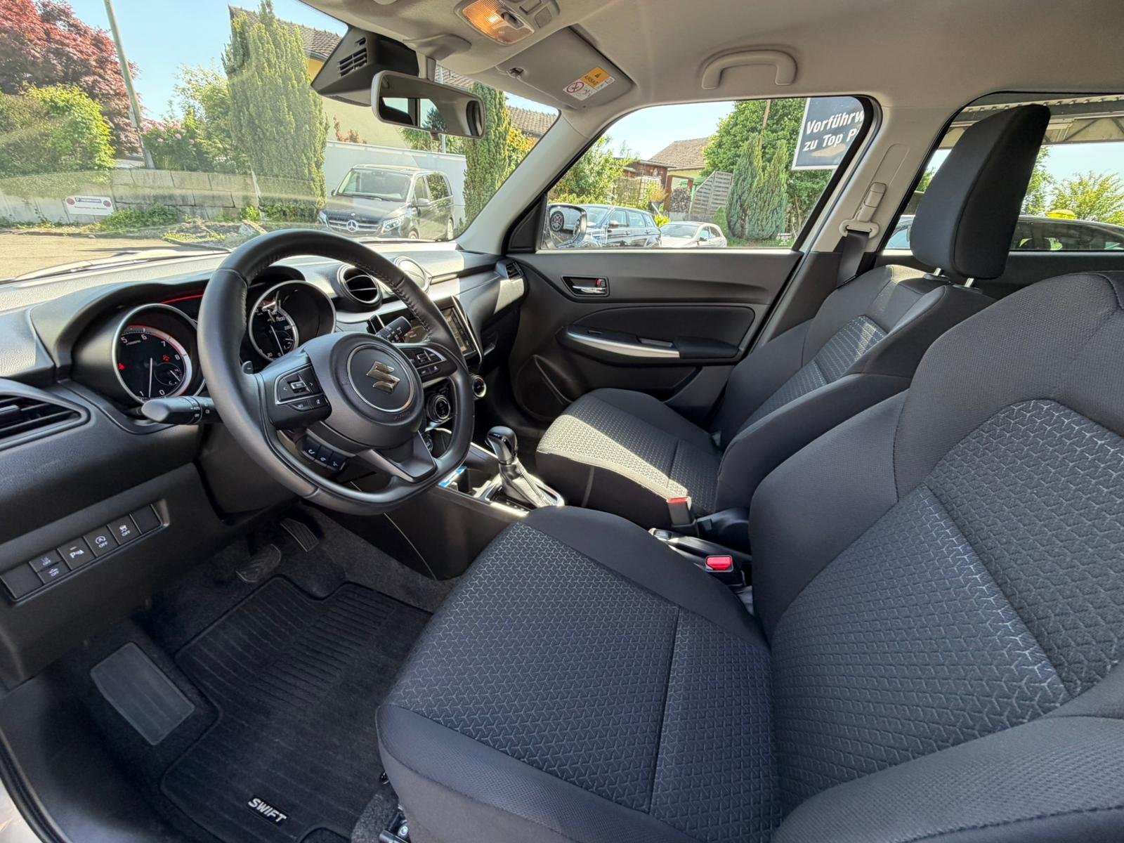 SUZUKI Swift 1.2 Compact Top Hybrid CVT-image-9