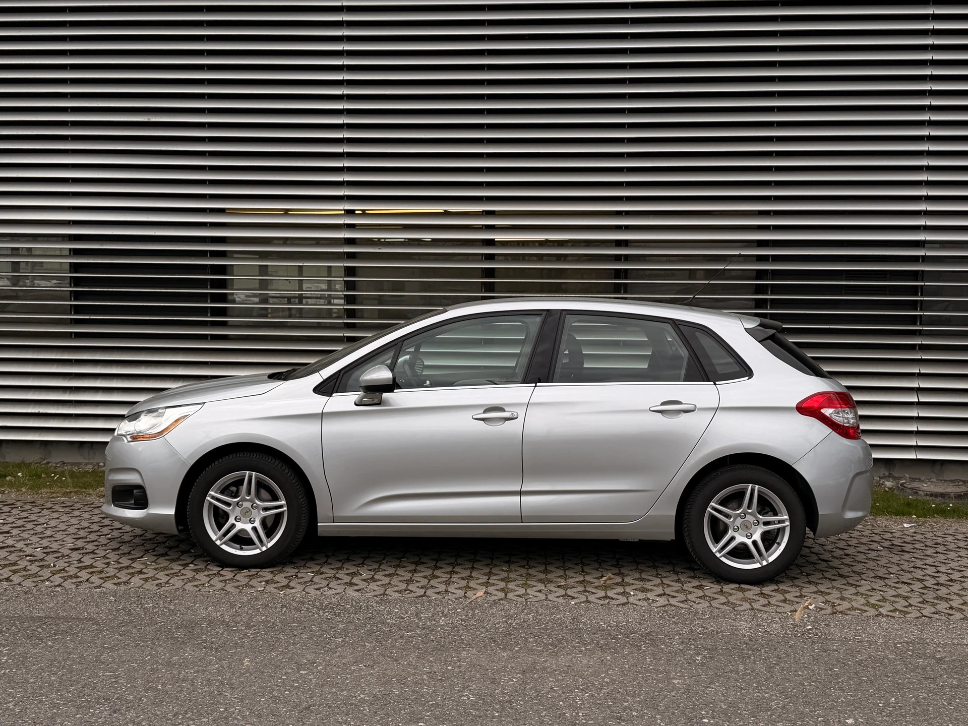 CITROEN C4 Berline 1.6 e-HDi Exclusive EGS6-image-3