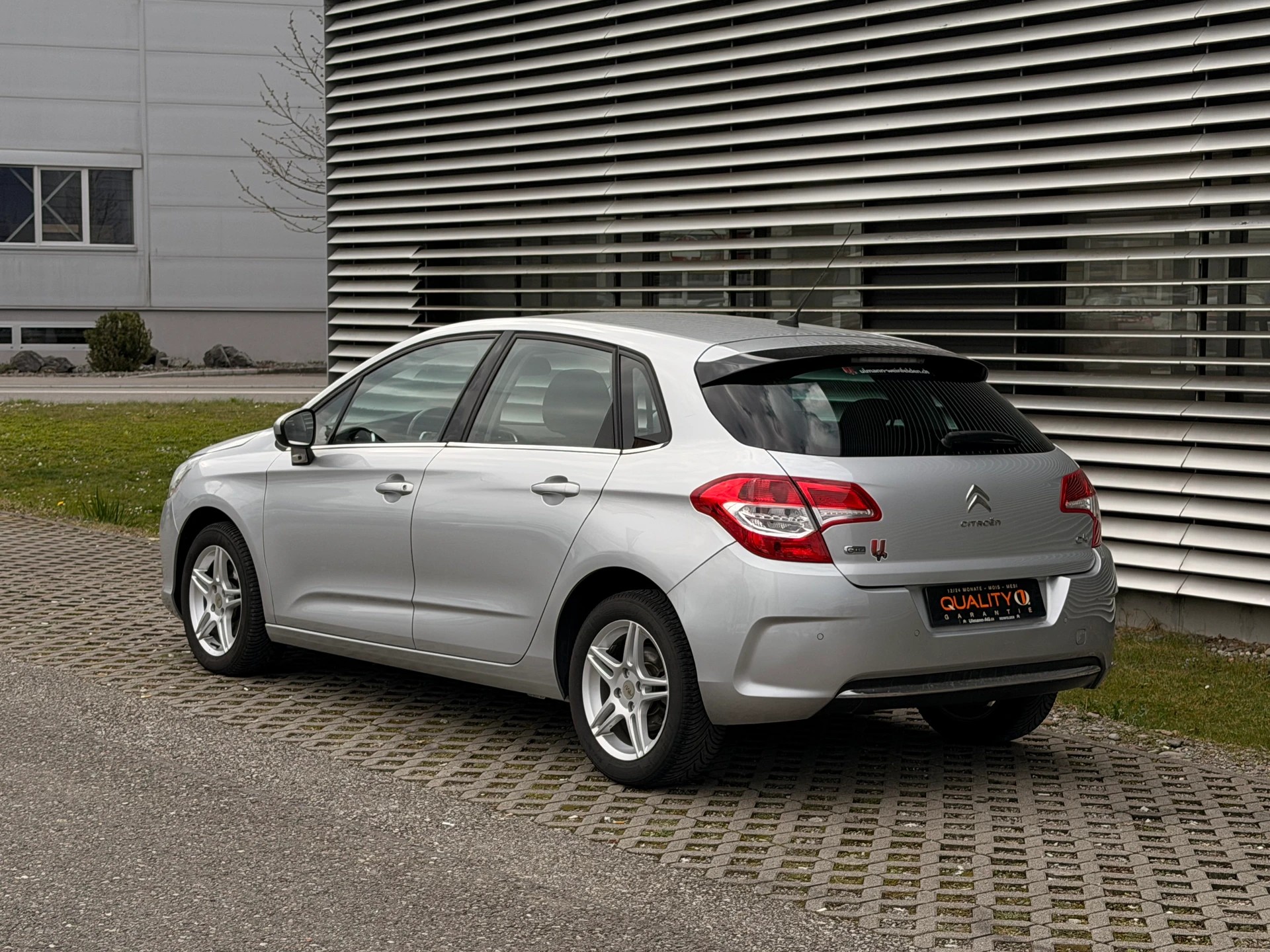 CITROEN C4 Berline 1.6 e-HDi Exclusive EGS6-image-4
