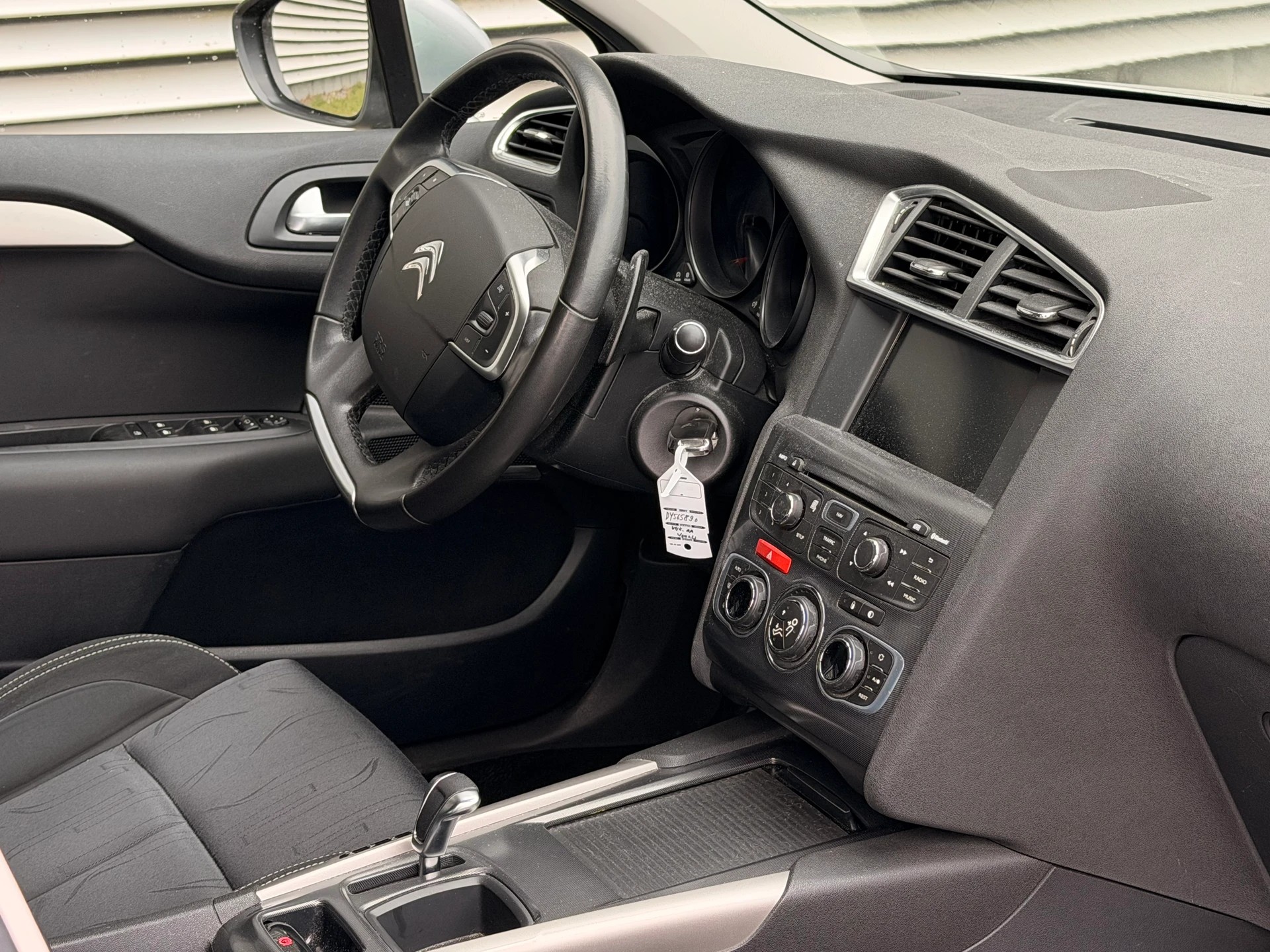 CITROEN C4 Berline 1.6 e-HDi Exclusive EGS6-image-9
