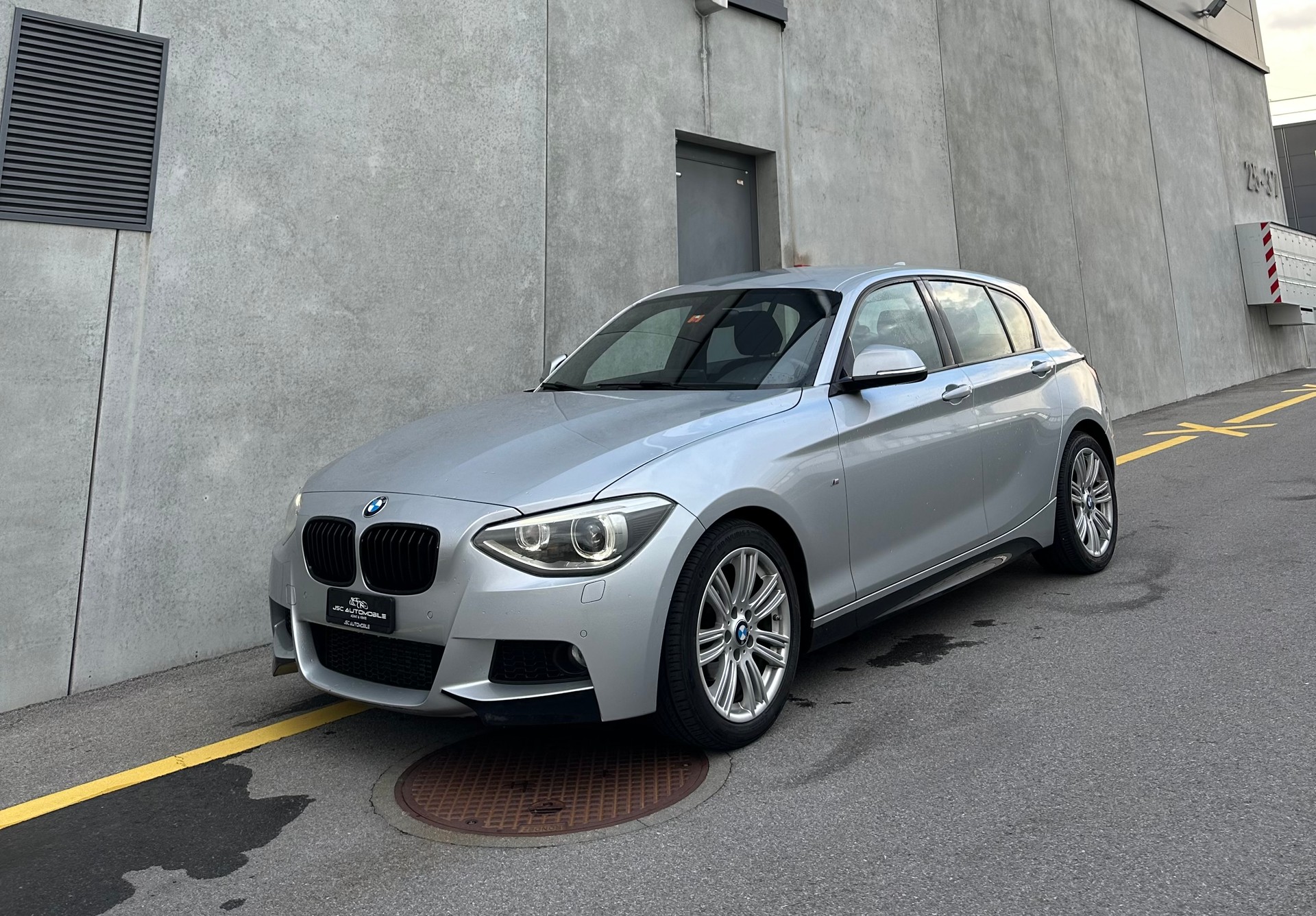 BMW 116i Sport Line Steptronic-showroom-element-1