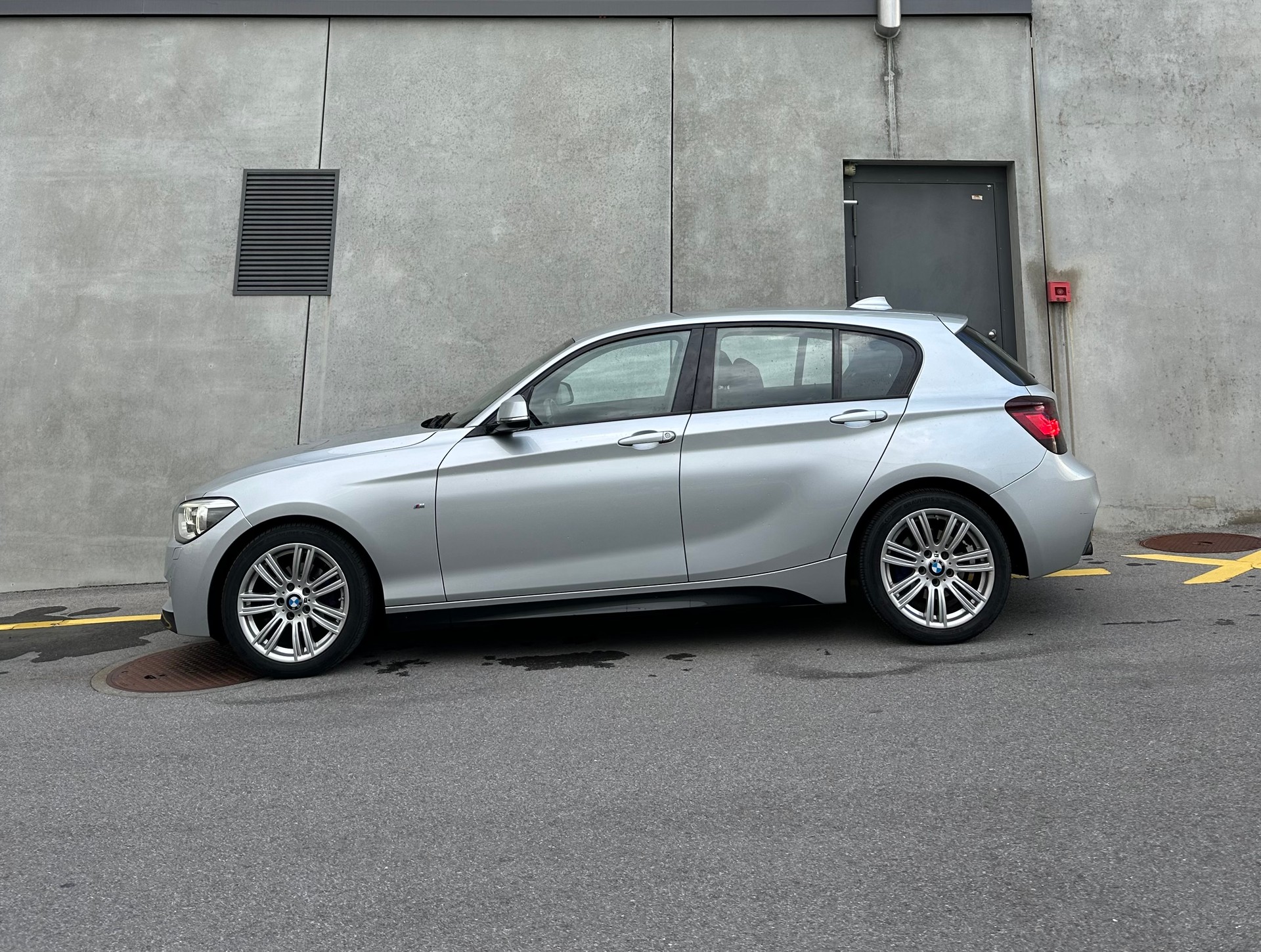 BMW 116i Sport Line Steptronic-showroom-element-3