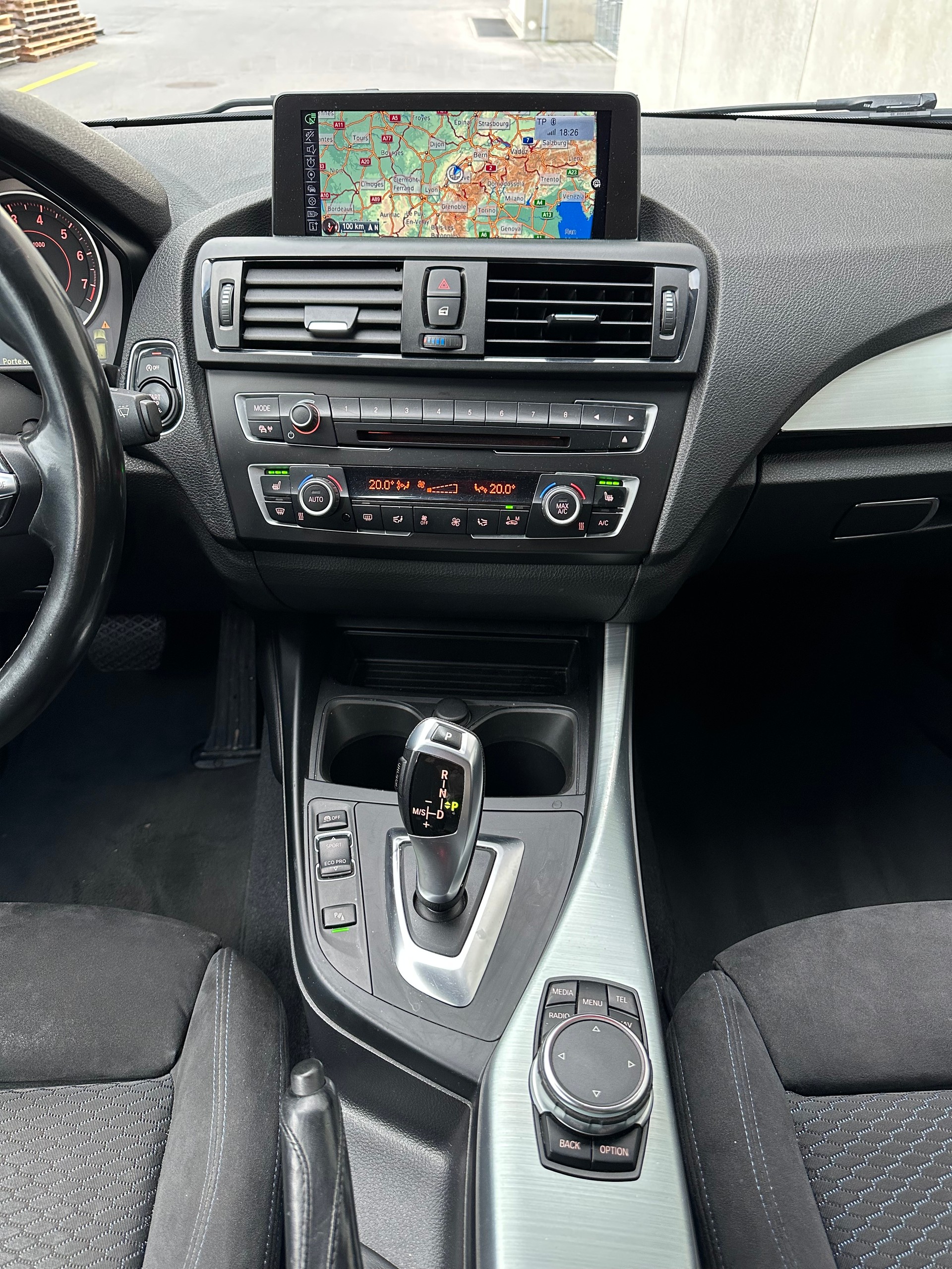 BMW 116i Sport Line Steptronic-image-12