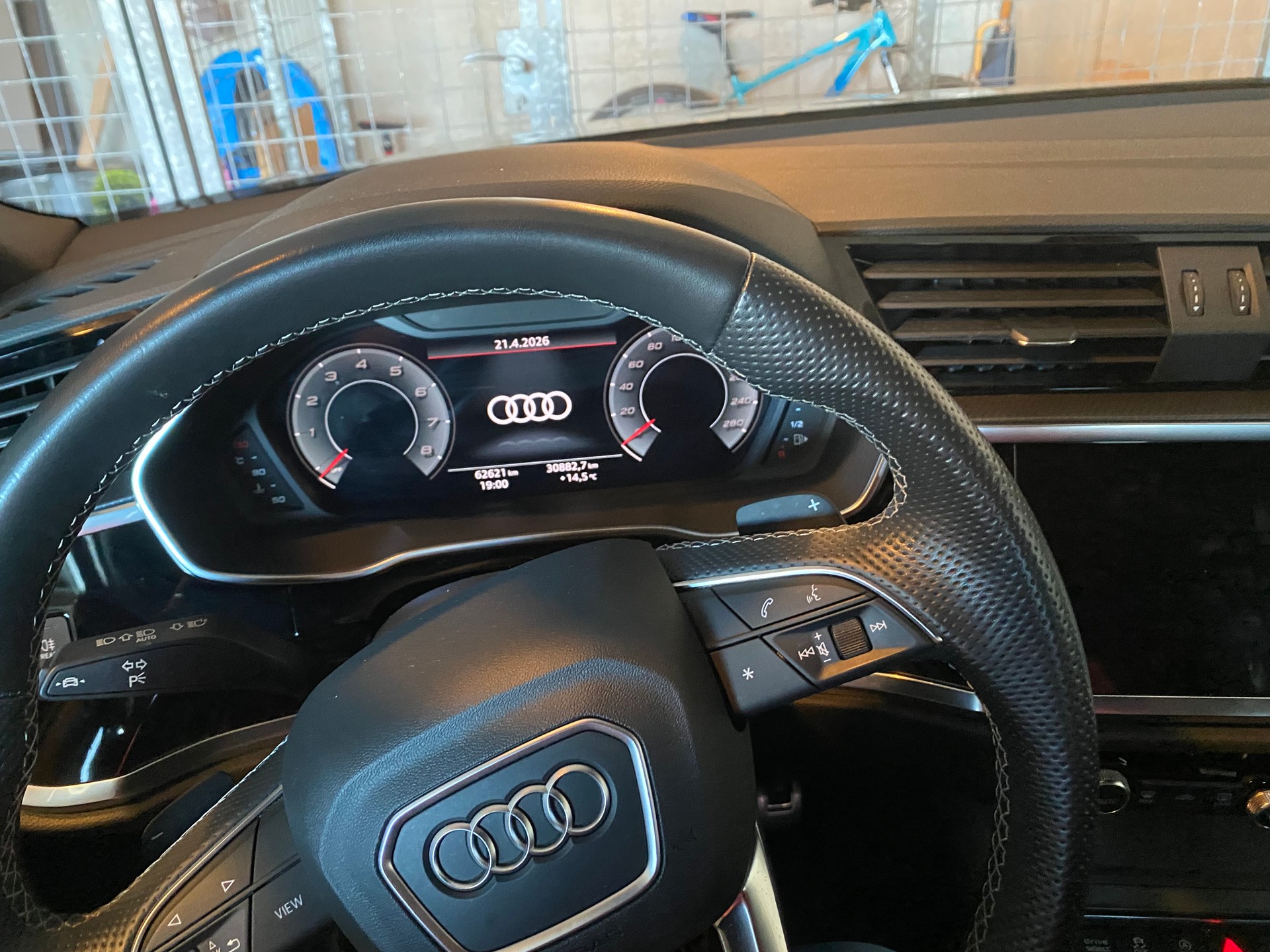 AUDI Q3 Sportback 40 TFSI S line quattro S-Tronic-image-4