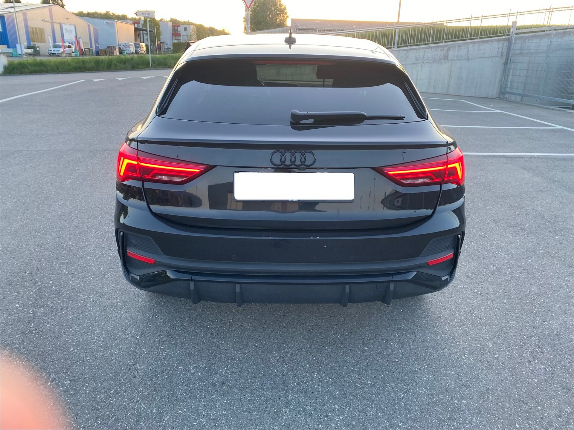 AUDI Q3 Sportback 40 TFSI S line quattro S-Tronic-image-2