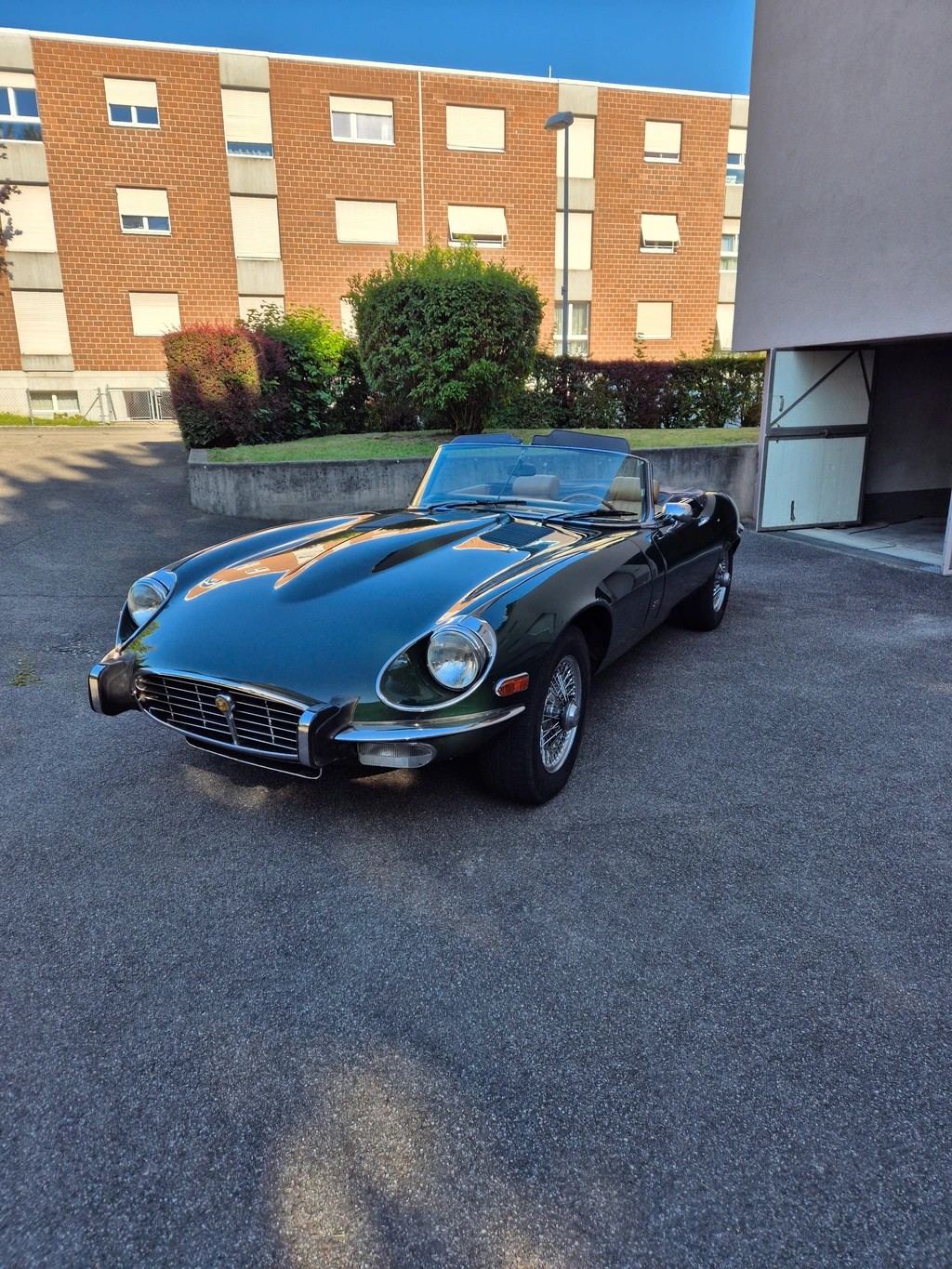 JAGUAR E-image-0