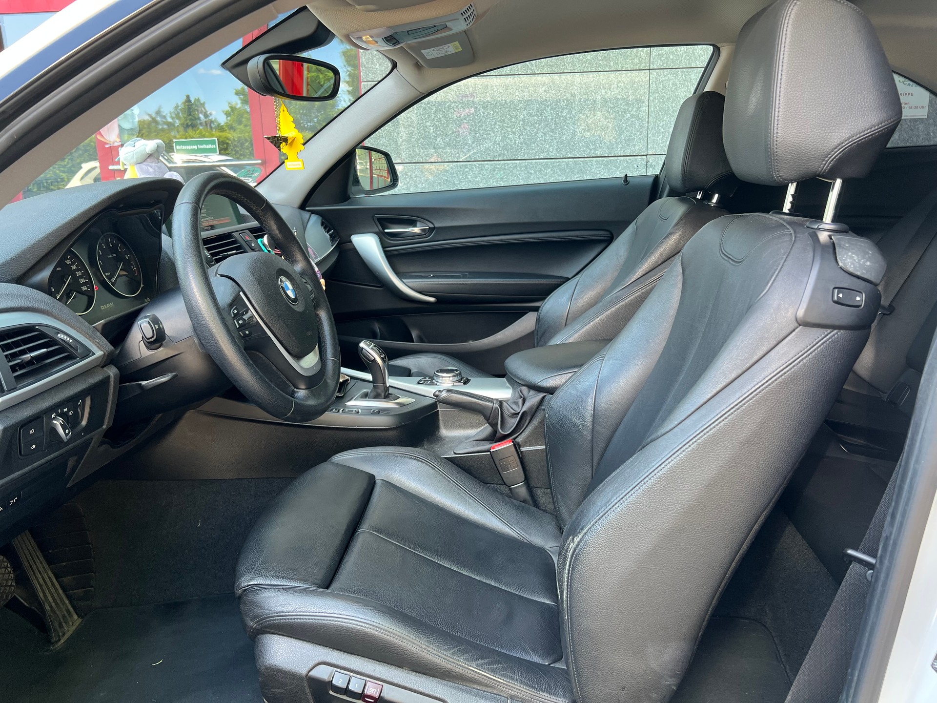 BMW 220i-image-5
