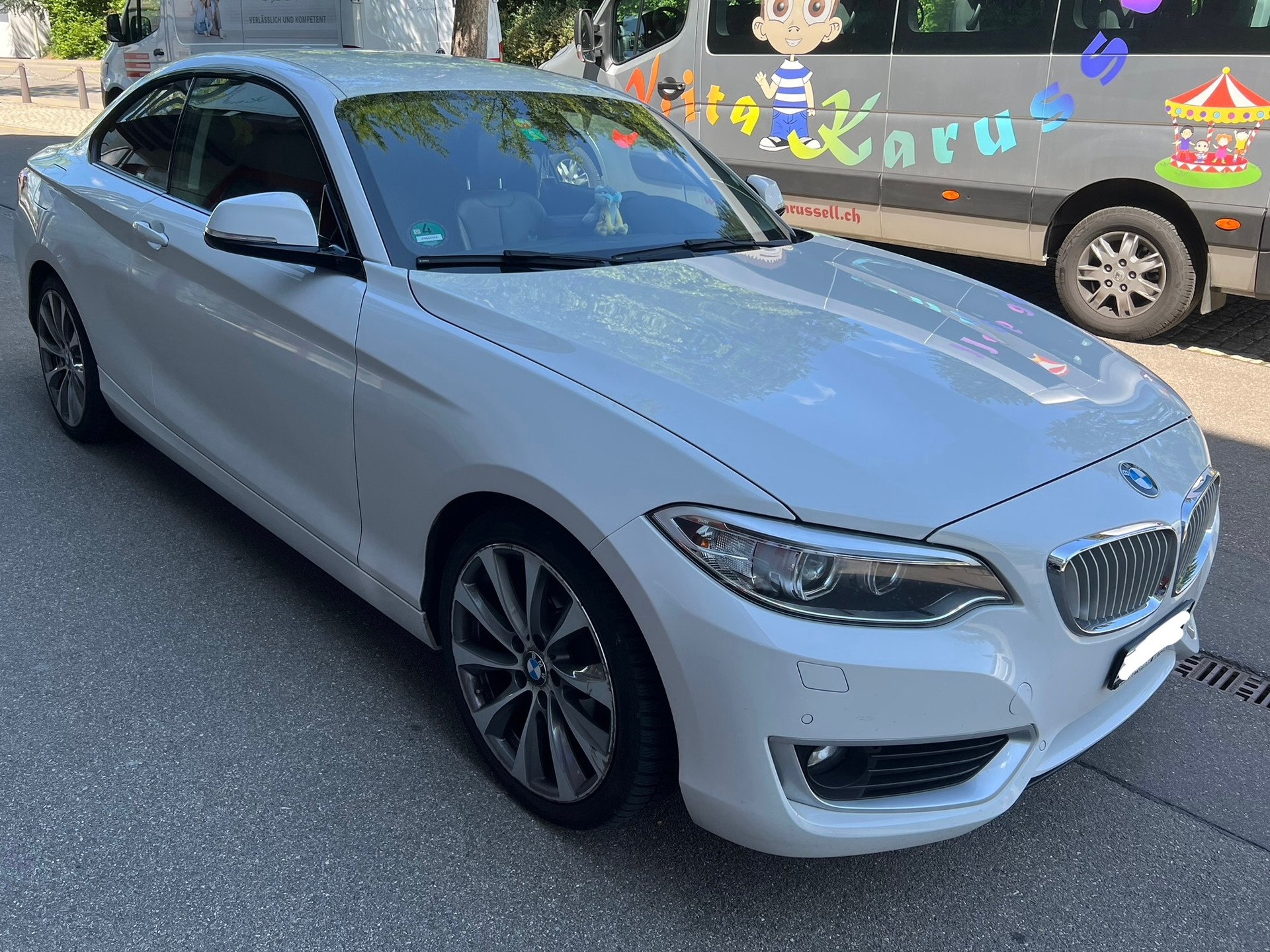 BMW 220i-image-2