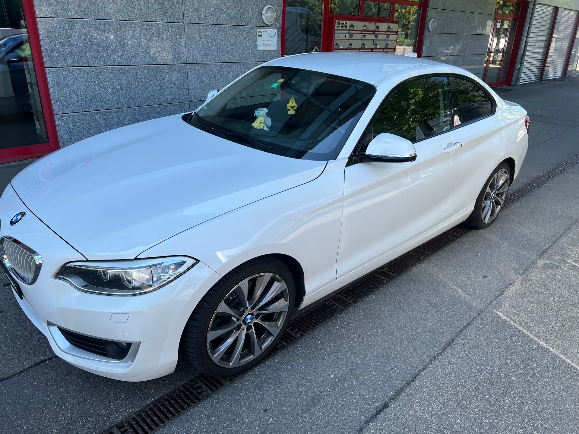 BMW 220i-image-1