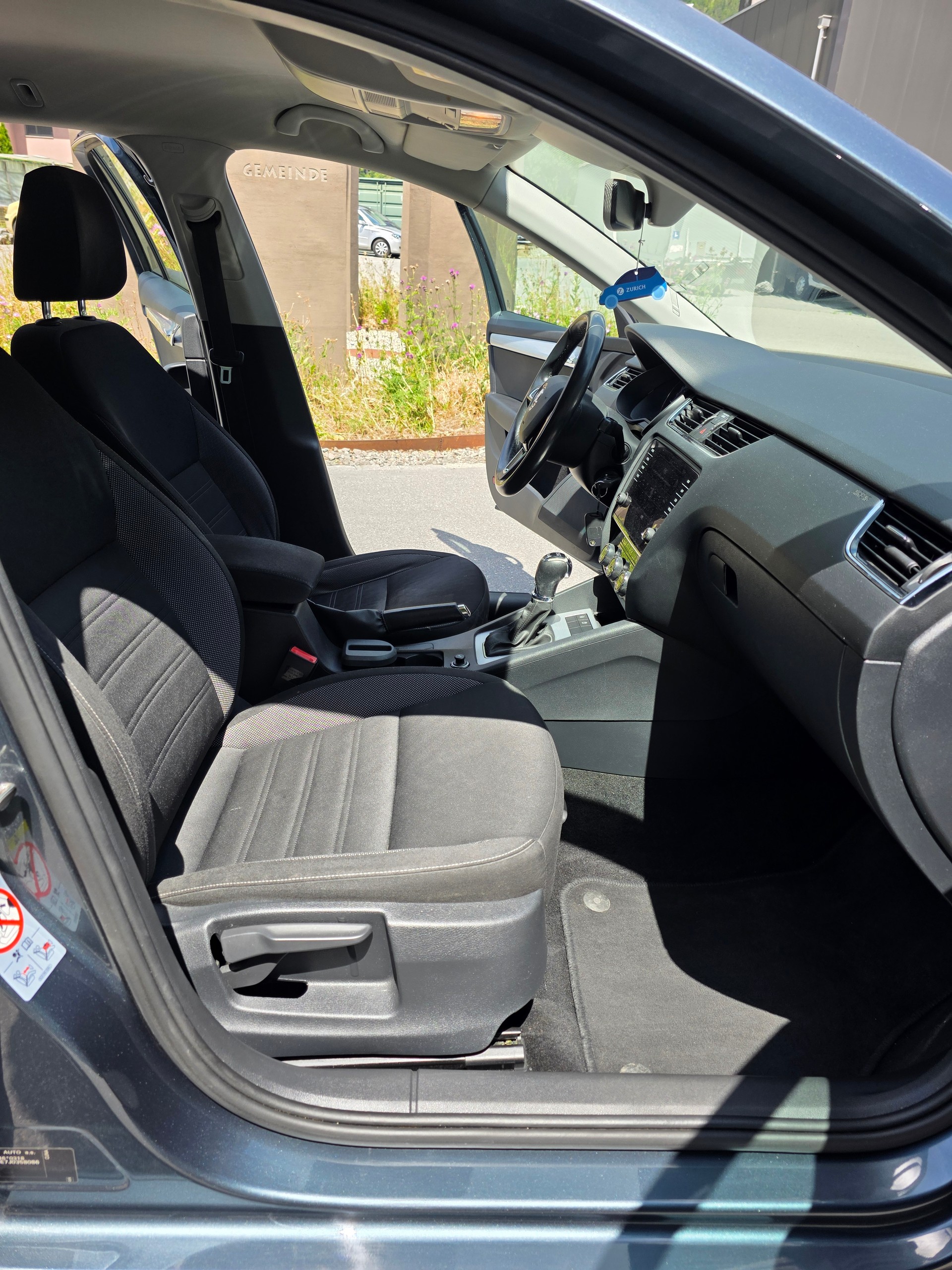 SKODA Octavia Combi 2.0 TDI Style 4x4-image-12