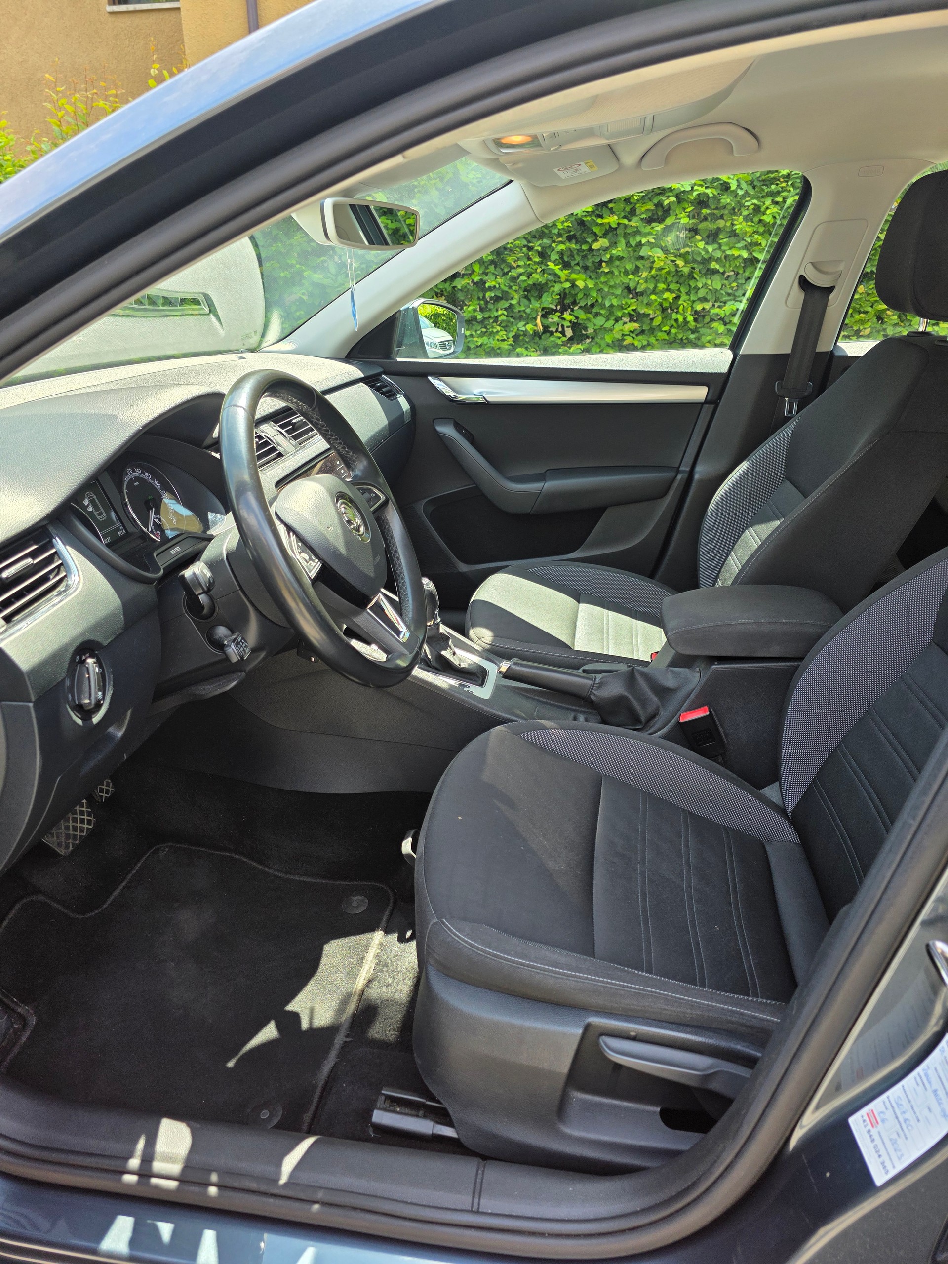 SKODA Octavia Combi 2.0 TDI Style 4x4-image-8