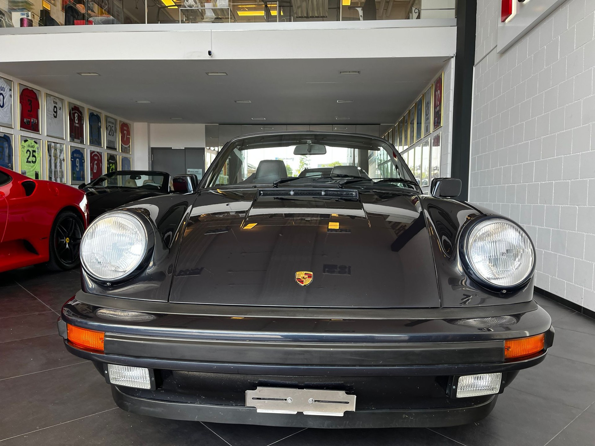 PORSCHE 911 Carrera Cabrio-image-3