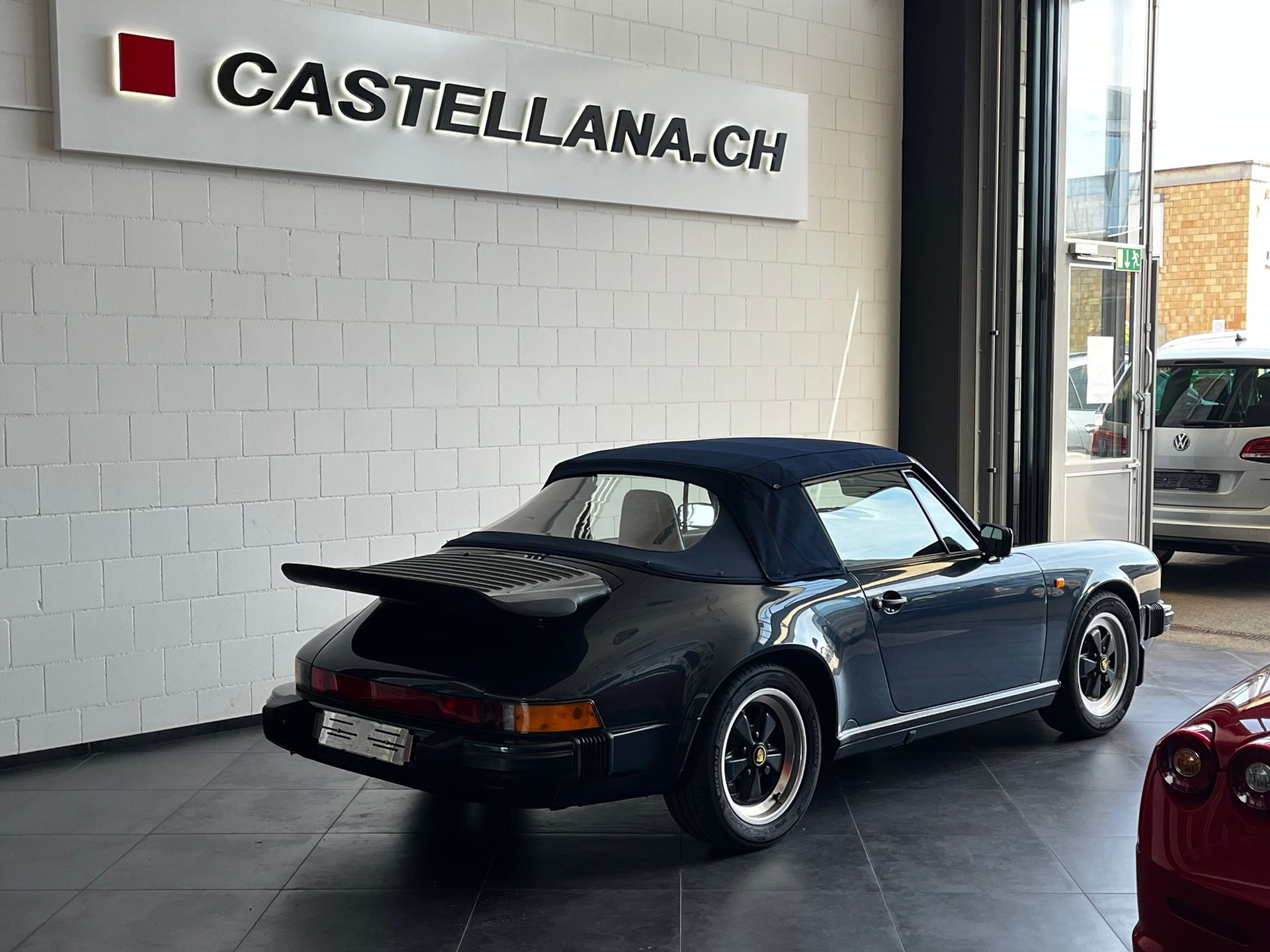 PORSCHE 911 Carrera Cabrio-image-9