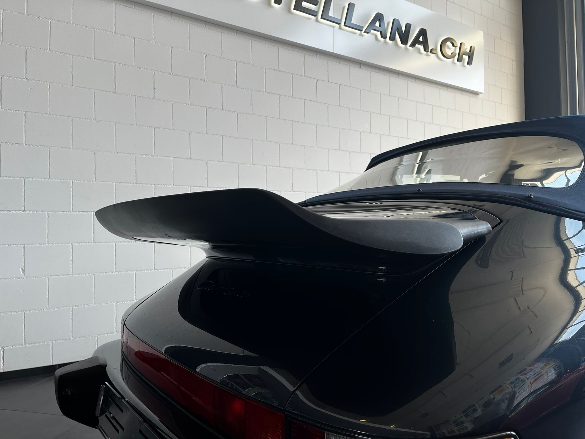 PORSCHE 911 Carrera Cabrio-image-26