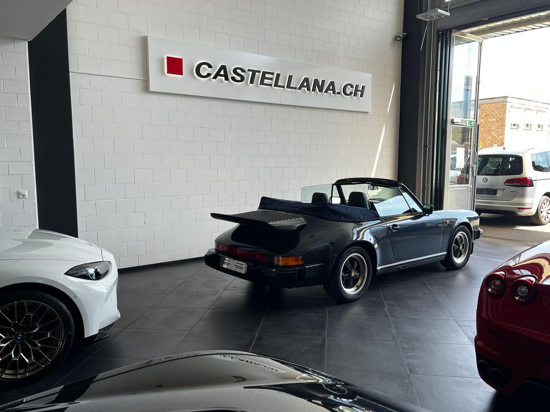 PORSCHE 911 Carrera Cabrio-image-8