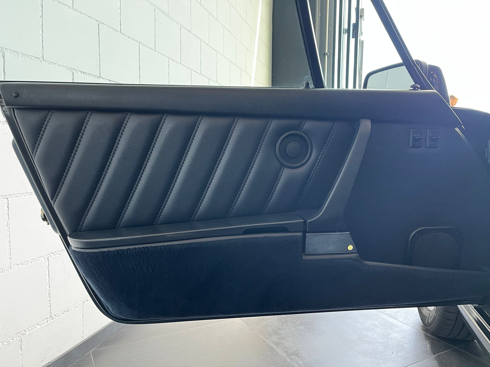 PORSCHE 911 Carrera Cabrio-image-28