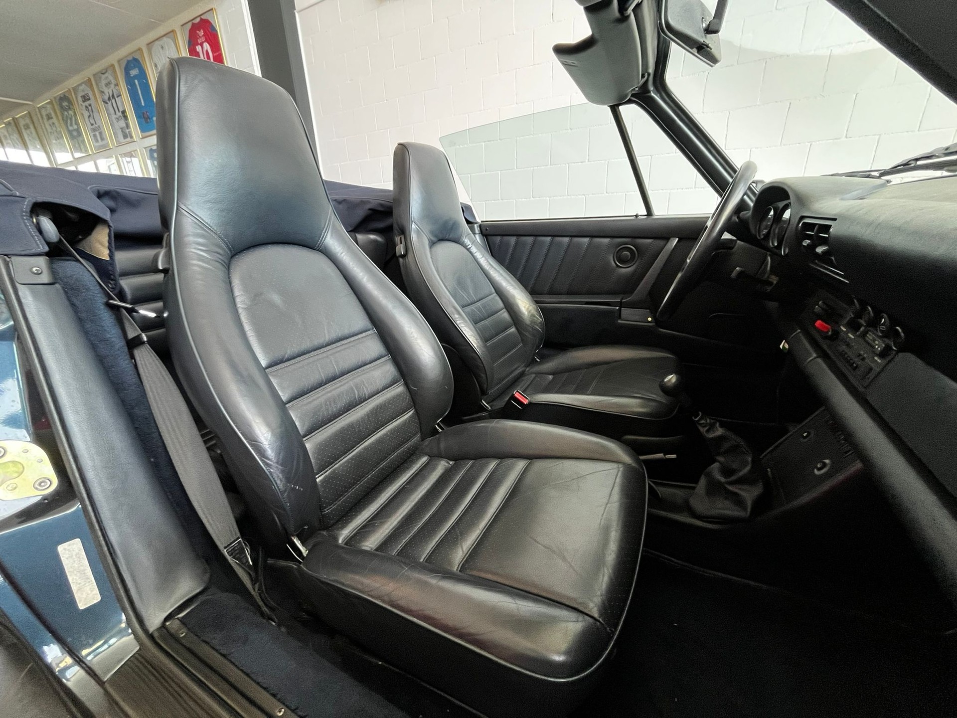 PORSCHE 911 Carrera Cabrio-image-22