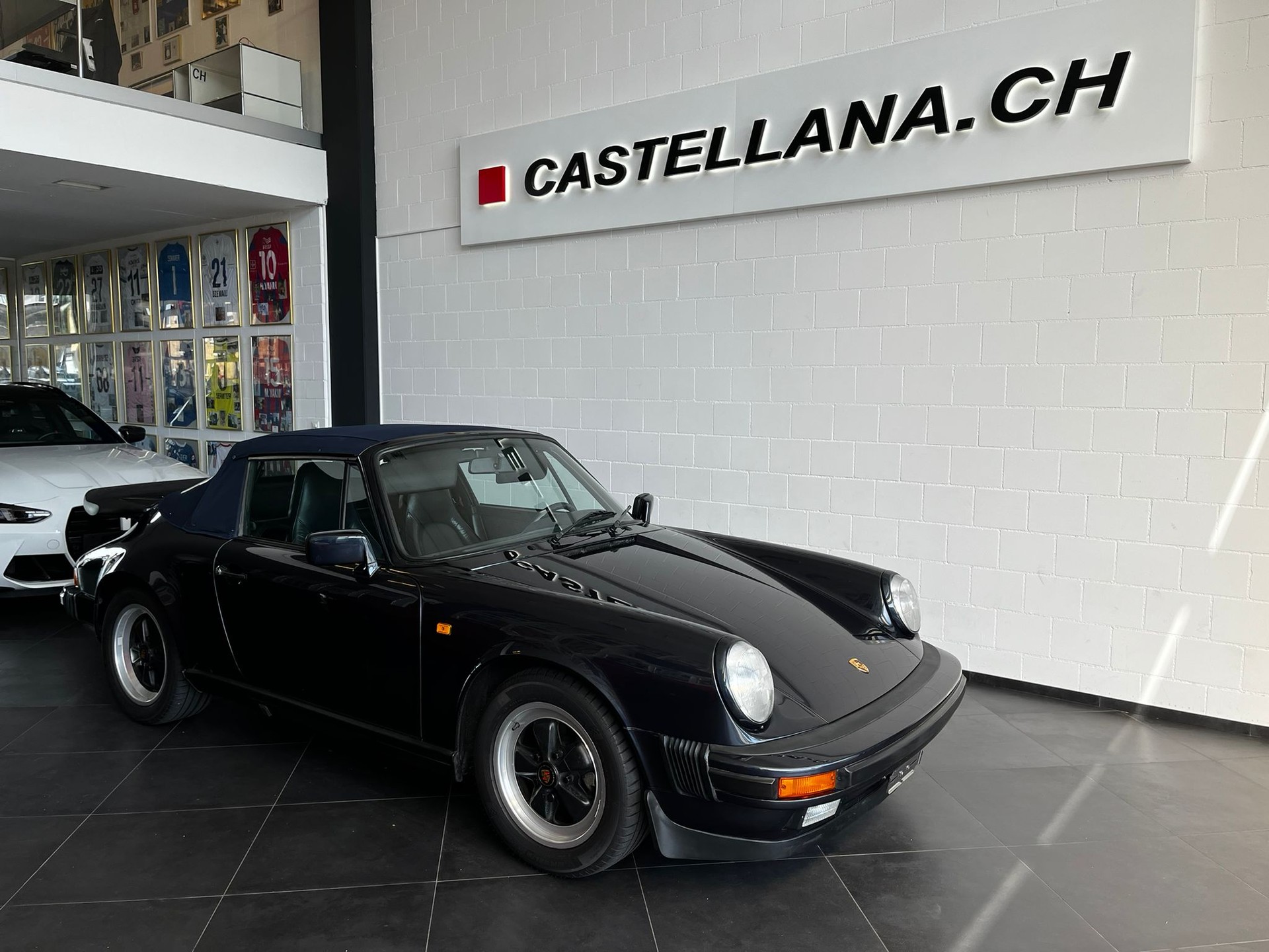 PORSCHE 911 Carrera Cabrio-image-1