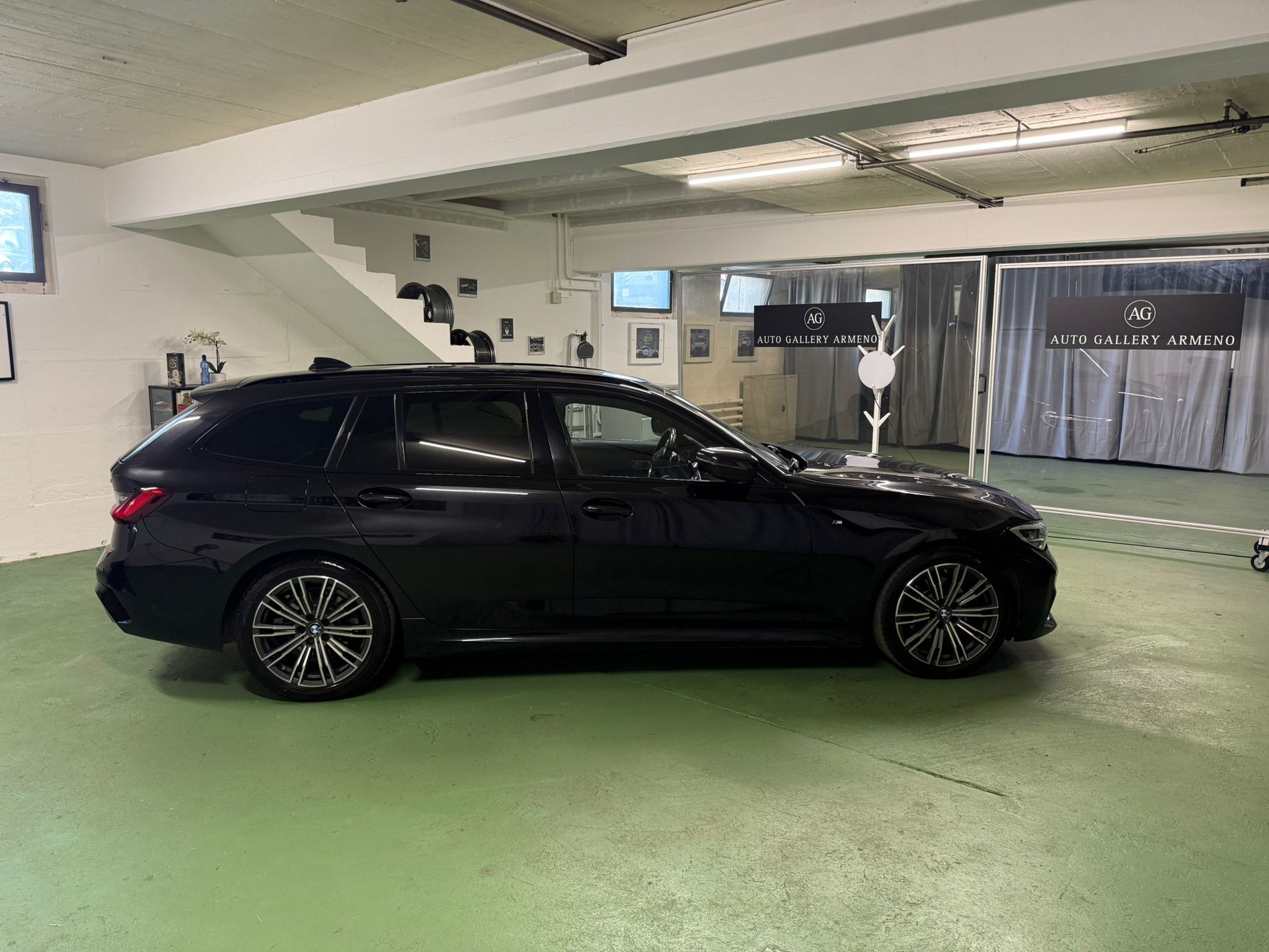 BMW 320d xDrive Touring M Sport Steptronic-image-3