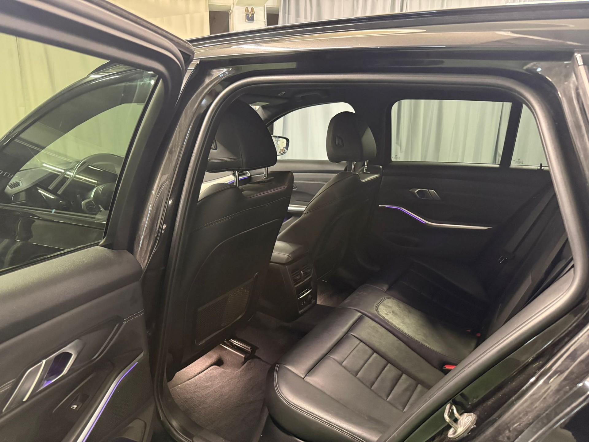 BMW 320d xDrive Touring M Sport Steptronic-image-8