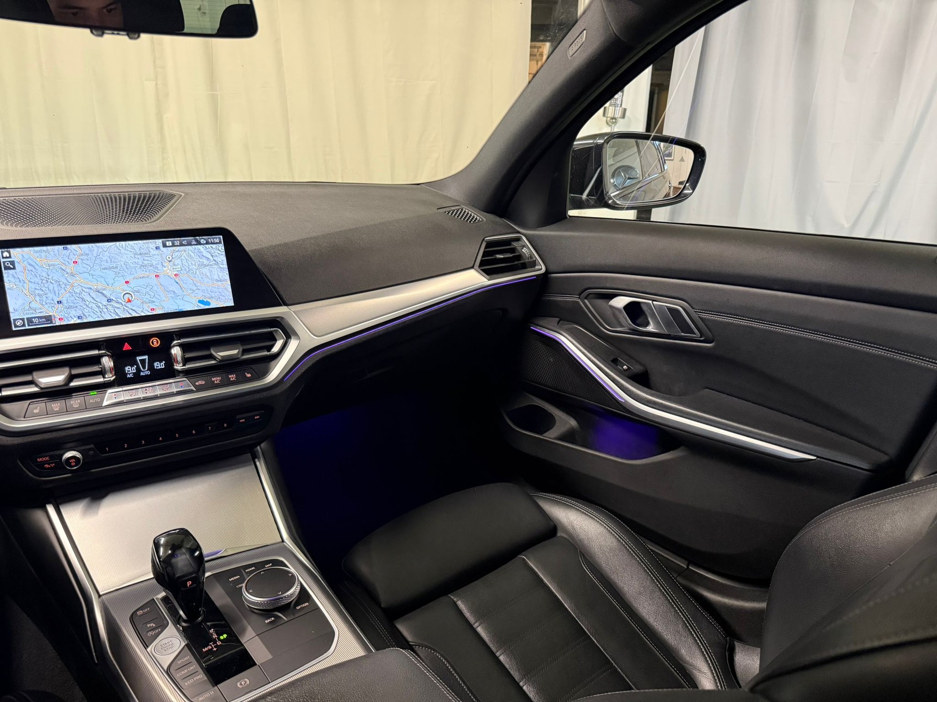 BMW 320d xDrive Touring M Sport Steptronic-image-7