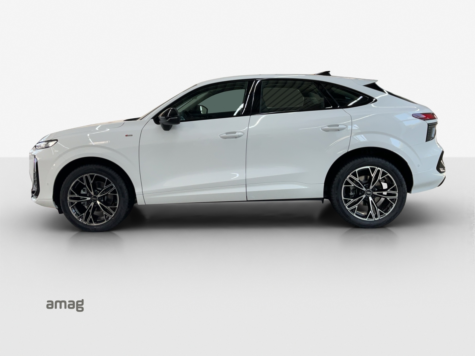 AUDI Q3 Sportback 110 kW TFSI S tronic-image-1