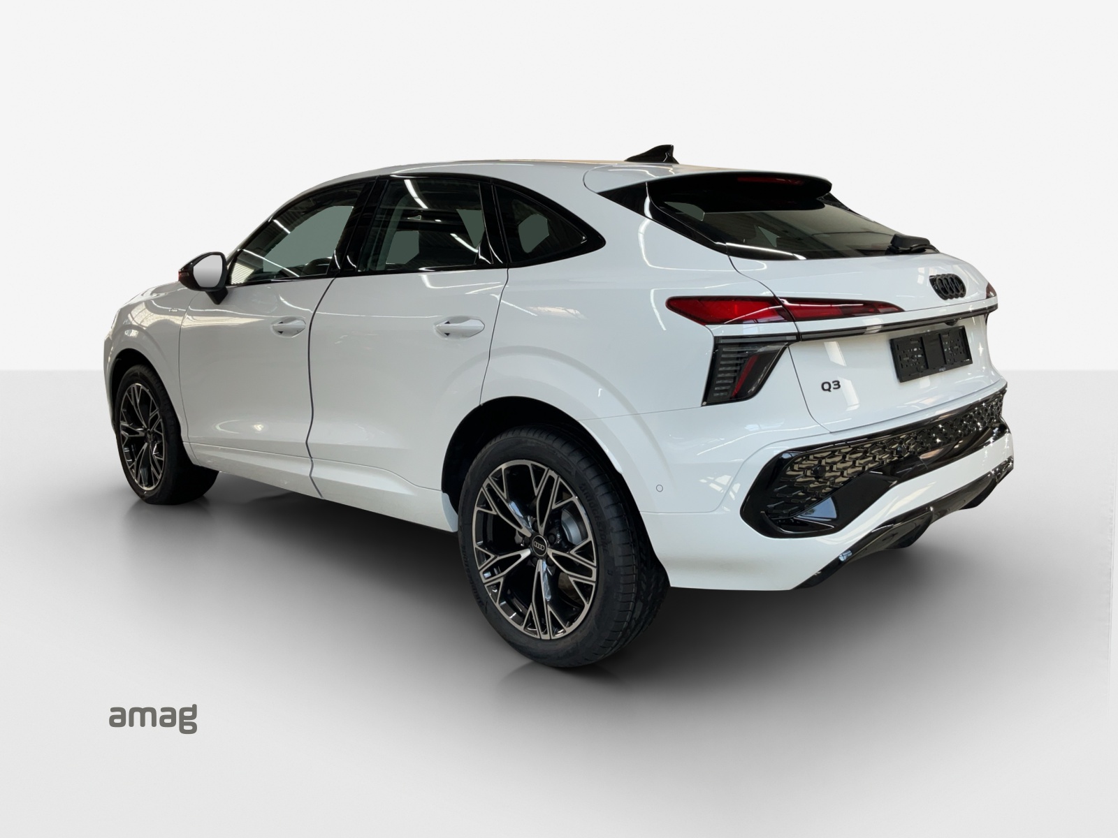 AUDI Q3 Sportback 110 kW TFSI S tronic-image-2