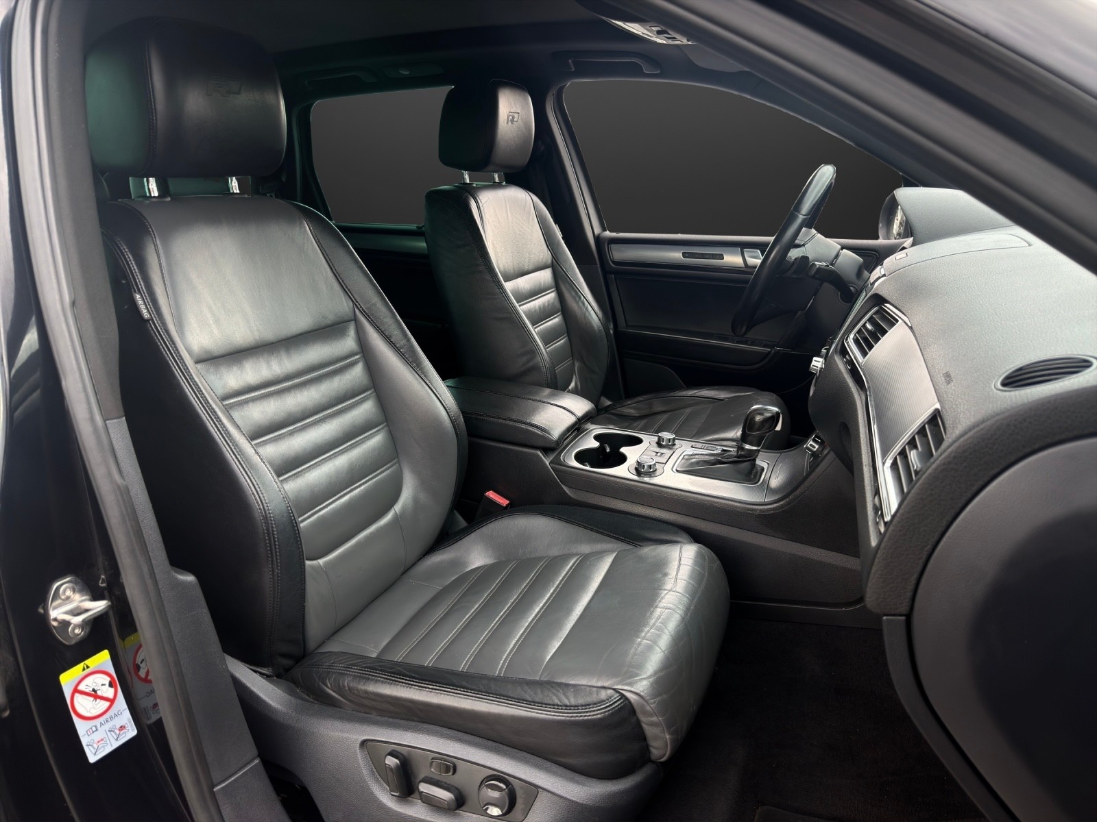 VW Touareg 3.0 TDI R-Line BlueMotion Technology Tiptronic mit 245 PS-image-8