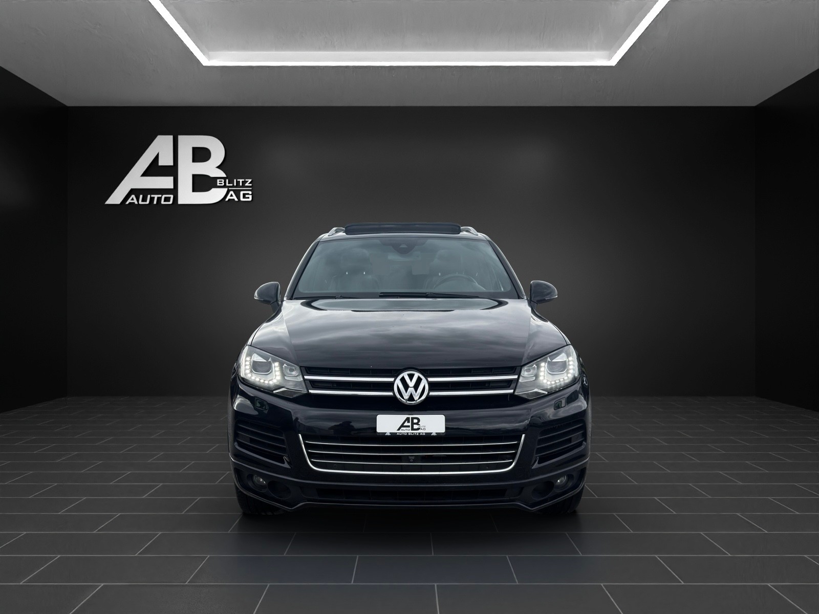 VW Touareg 3.0 TDI R-Line BlueMotion Technology Tiptronic mit 245 PS-image-0