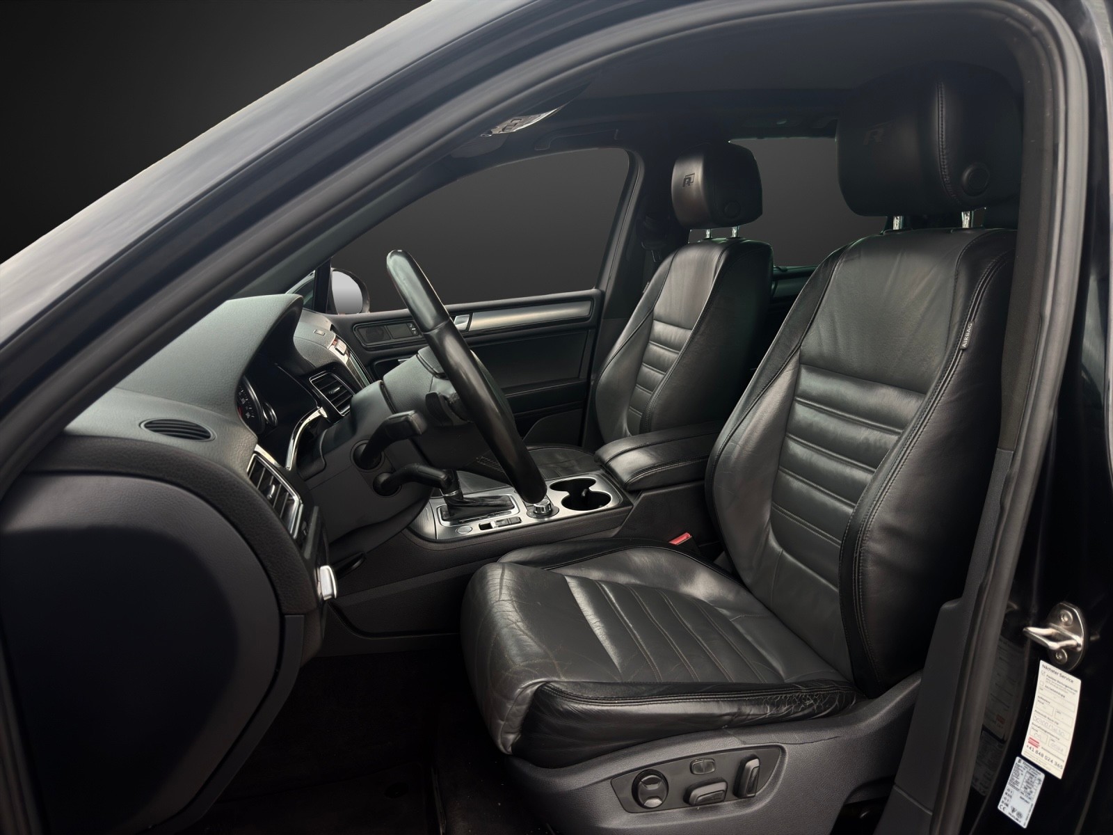 VW Touareg 3.0 TDI R-Line BlueMotion Technology Tiptronic mit 245 PS-image-6