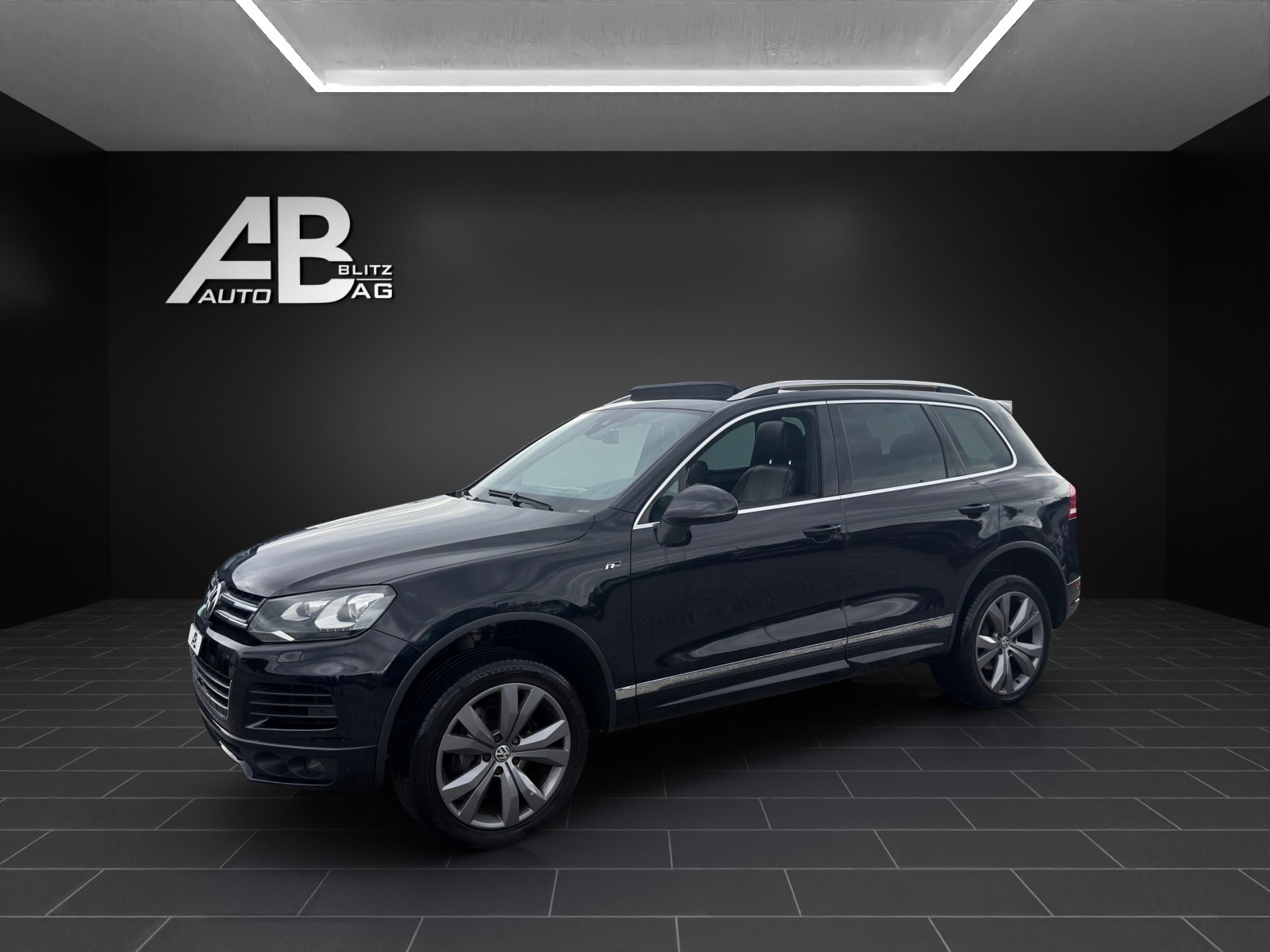 VW Touareg 3.0 TDI R-Line BlueMotion Technology Tiptronic mit 245 PS-image-1