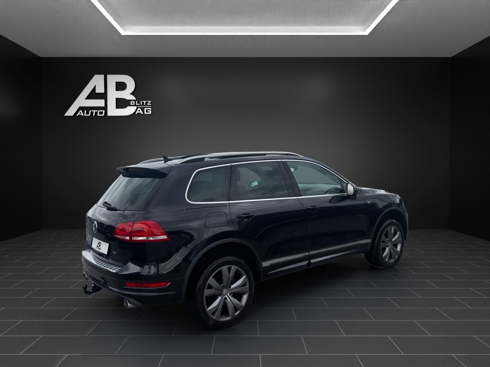 VW Touareg 3.0 TDI R-Line BlueMotion Technology Tiptronic mit 245 PS-image-4