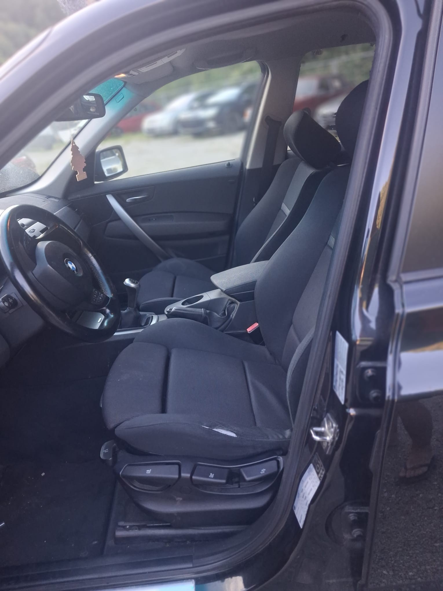 BMW X3 2.0i-image-8