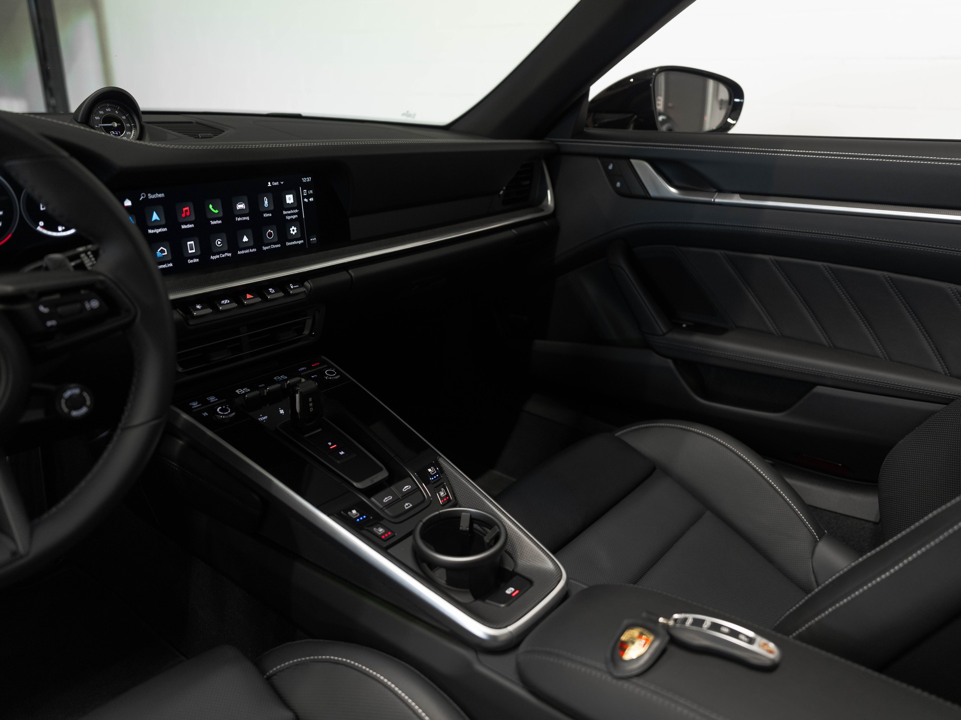 PORSCHE 911 Turbo S Cabriolet PDK-image-34