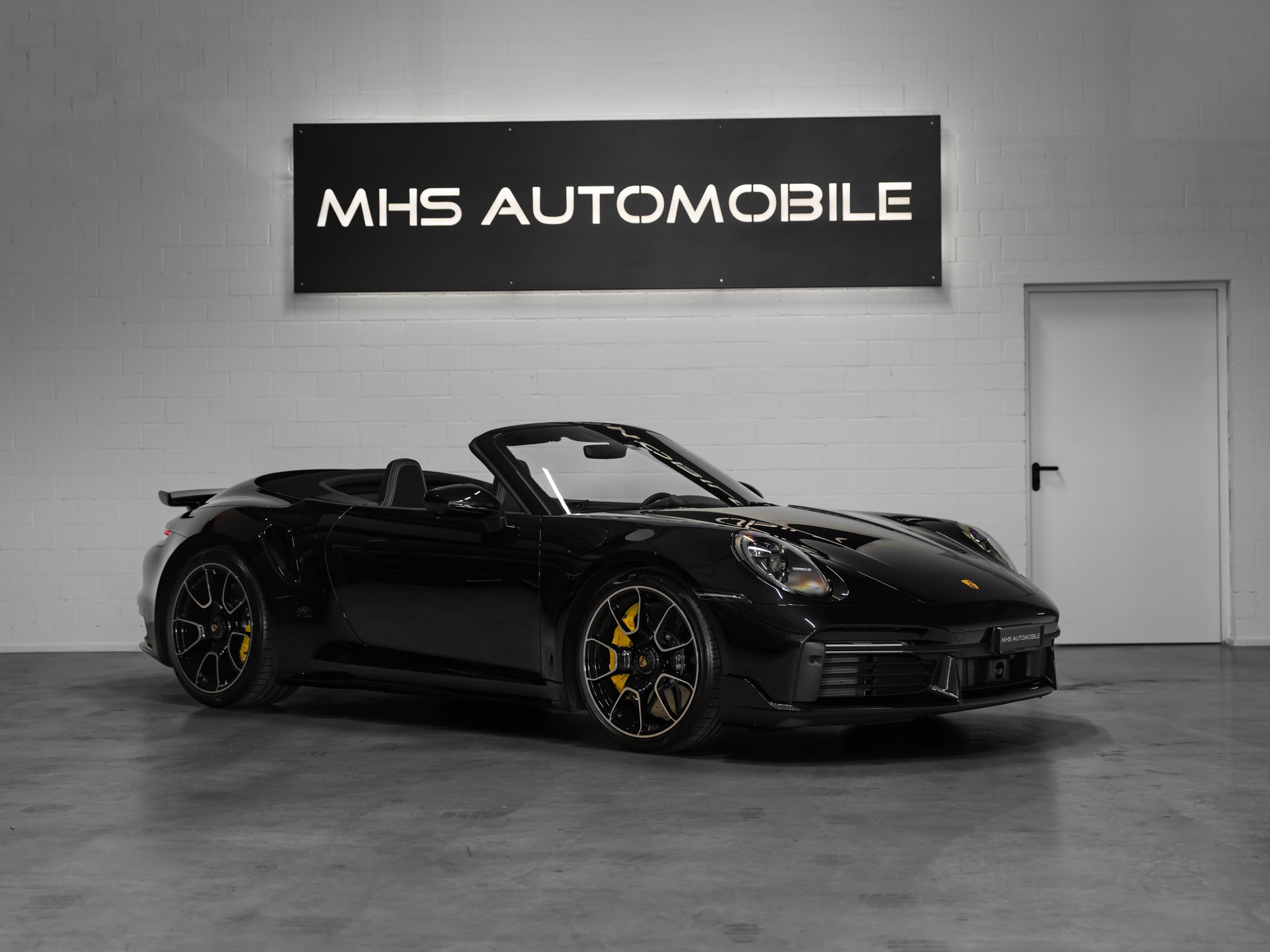 PORSCHE 911 Turbo S Cabriolet PDK-image-5