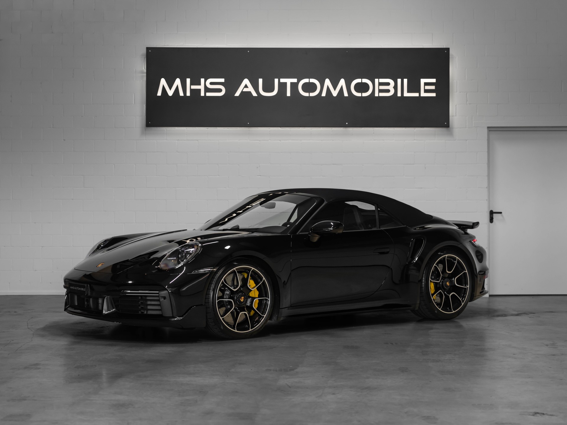 PORSCHE 911 Turbo S Cabriolet PDK-image-1
