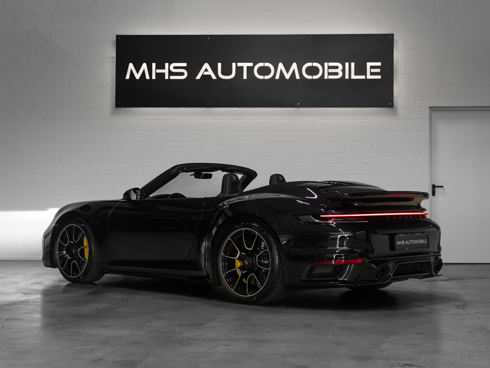 PORSCHE 911 Turbo S Cabriolet PDK-image-3