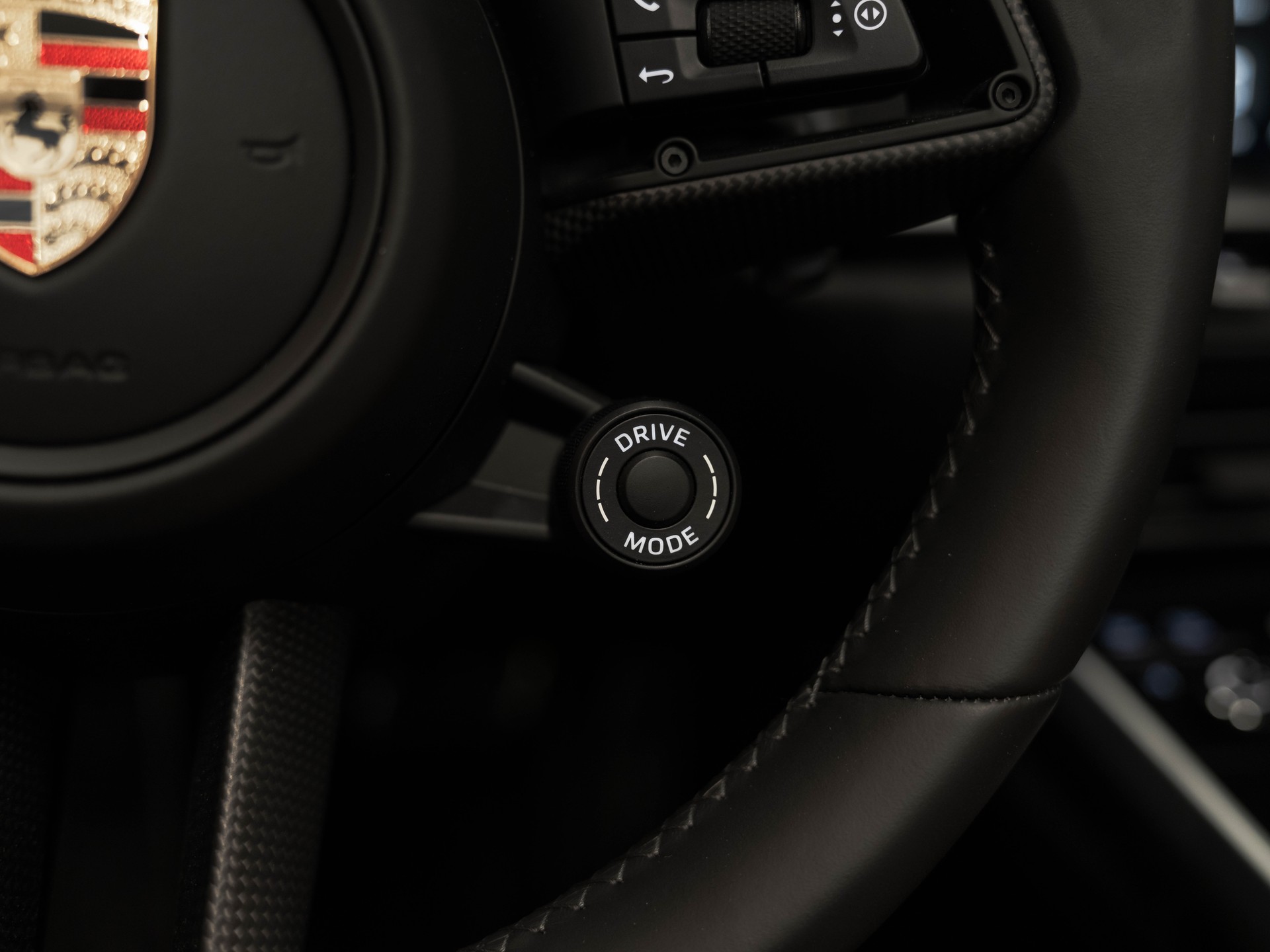 PORSCHE 911 Turbo S Cabriolet PDK-image-42