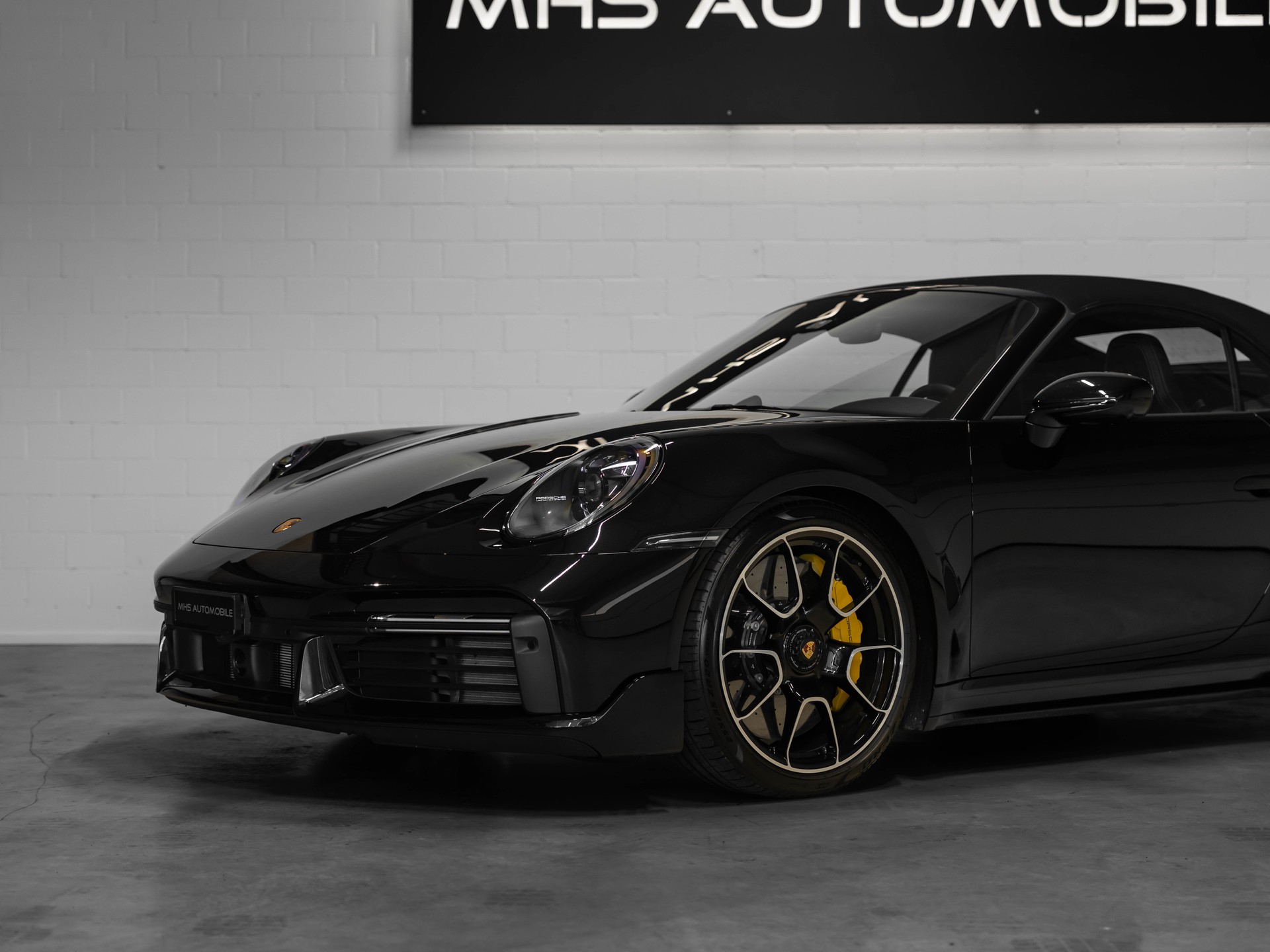 PORSCHE 911 Turbo S Cabriolet PDK-image-13