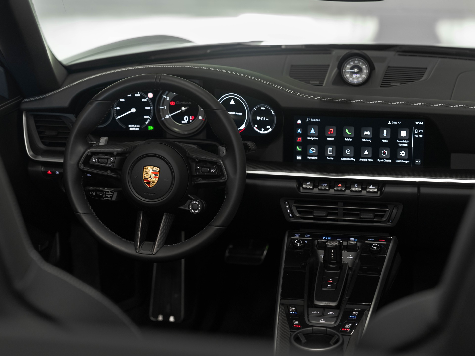 PORSCHE 911 Turbo S Cabriolet PDK-image-29