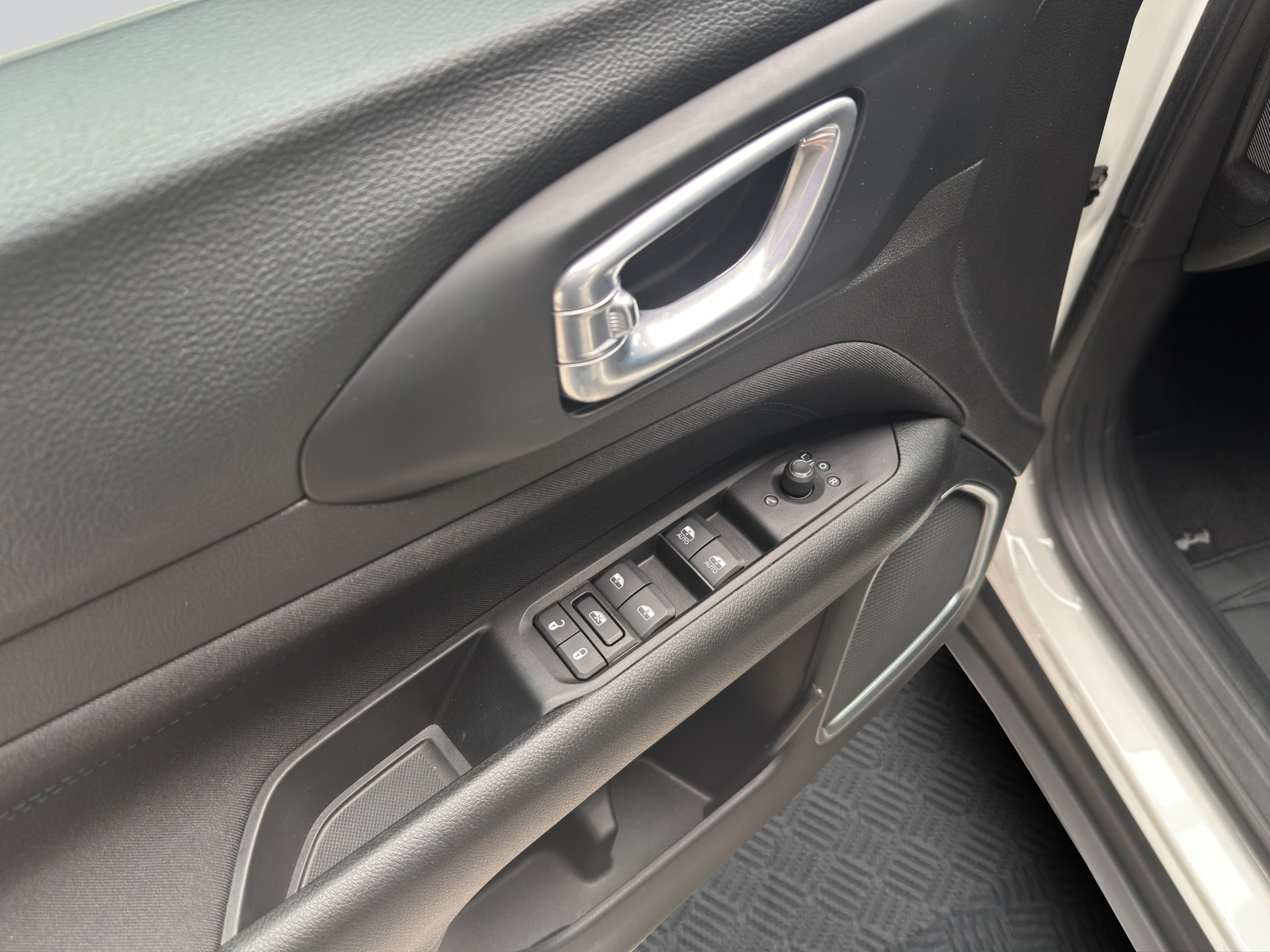 JEEP Compass 1.3 T PHEV Limited AWD Bi-Color-image-8