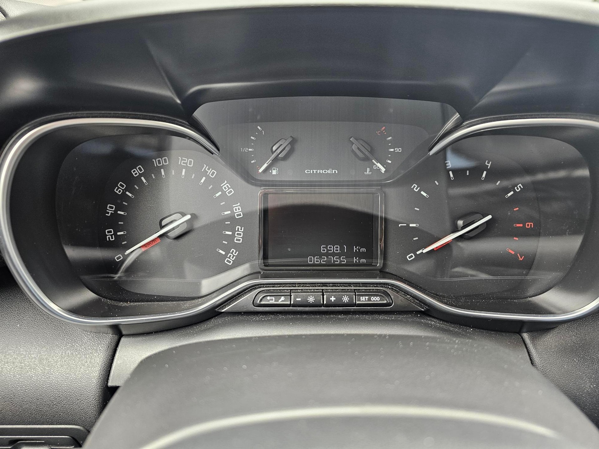 CITROEN C3 Aircross 1.2 PureTech 130 Shine-image-8