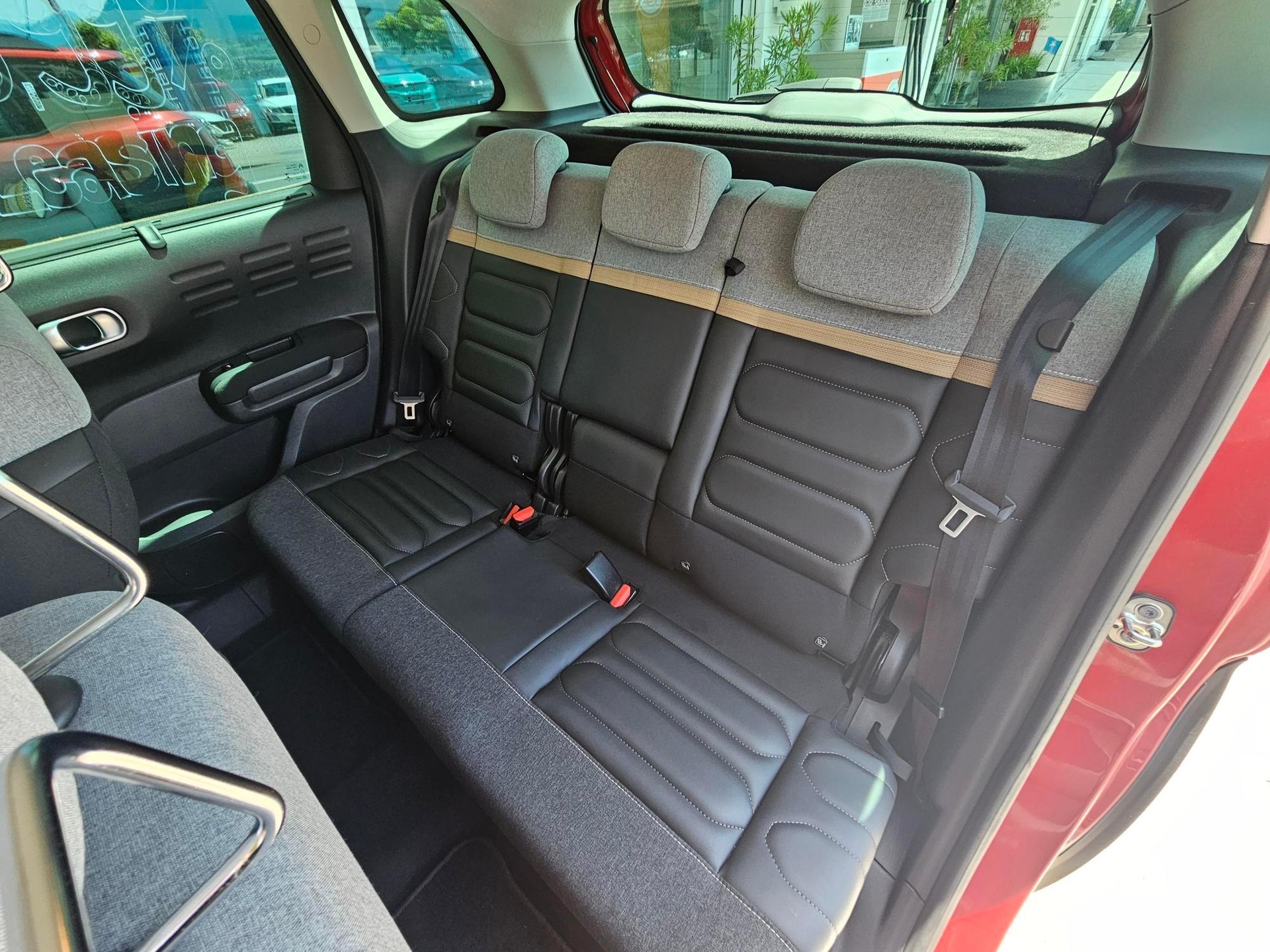 CITROEN C3 Aircross 1.2 PureTech 130 Shine-image-7