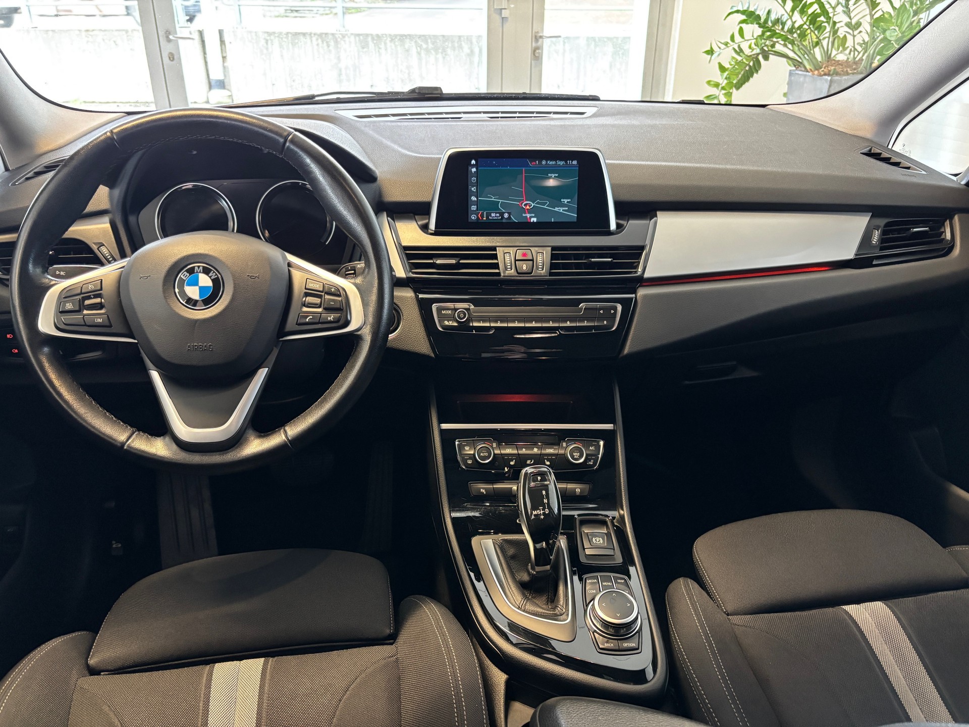 BMW 218d xDrive Gran Tourer Steptronic-image-12