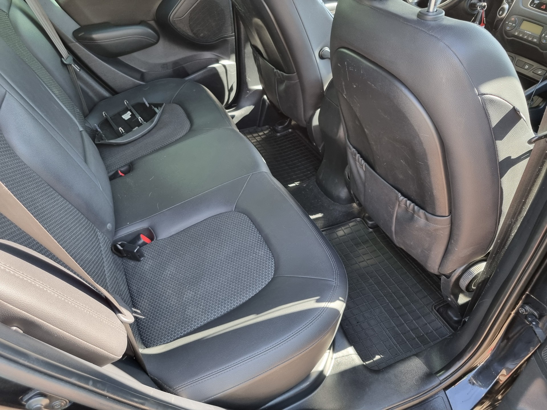 HYUNDAI iX 35 2.0 CRDi Style 4WD-image-12